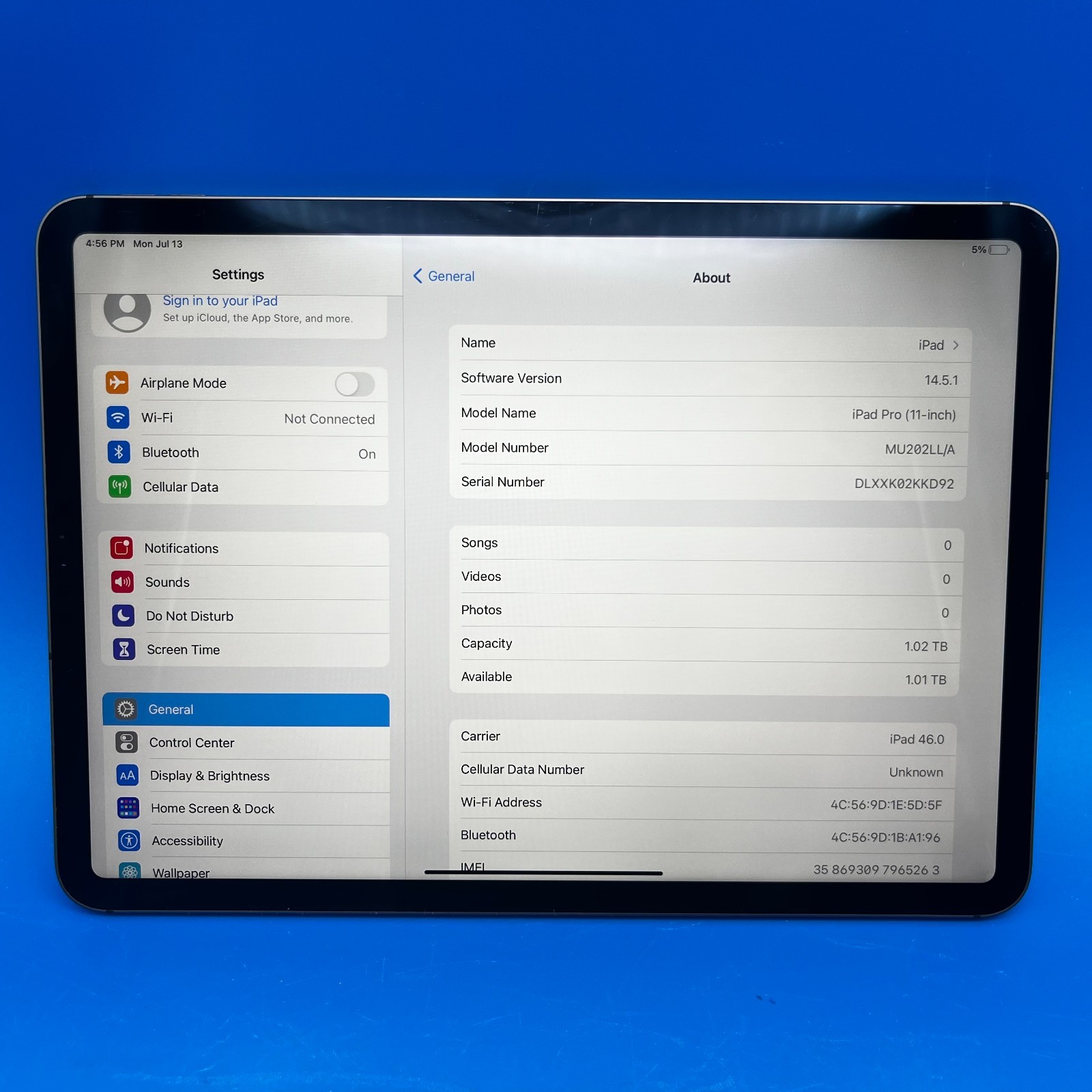 Apple iPad Pro 1st Gen. 1TB, Wi-Fi + LTE (Unlocked), 11 in – Space Gray