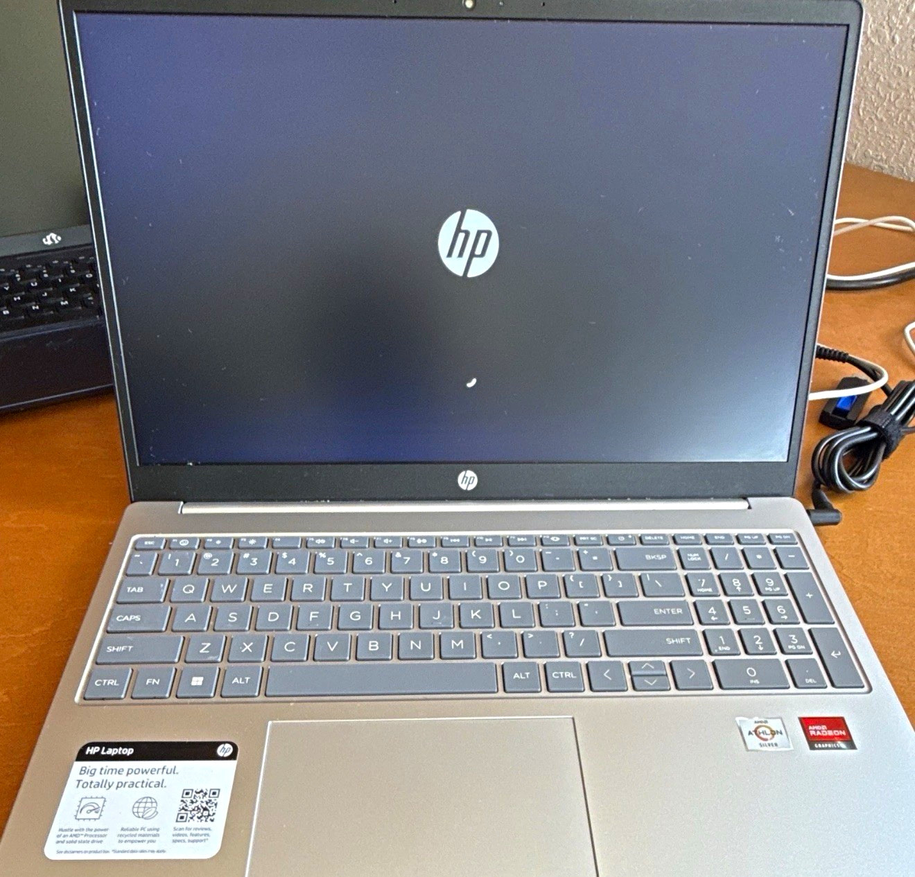 HP Laptop 15-fc0105nr 15.6″ FHD 8GB 256GB SSD Win 11 Silver windows locked