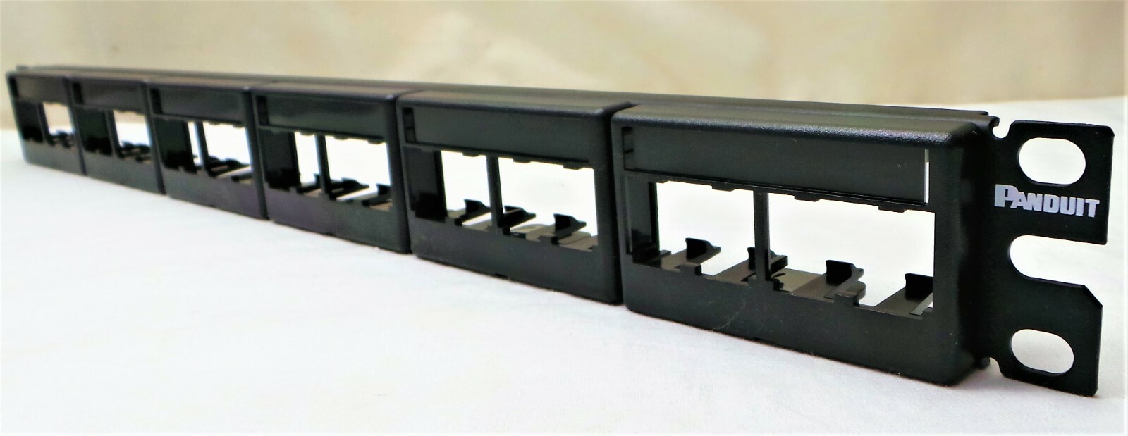 PANDUIT CPPL24WBLY Patch Panel,Mini-Com,Rack Mt,24 Port