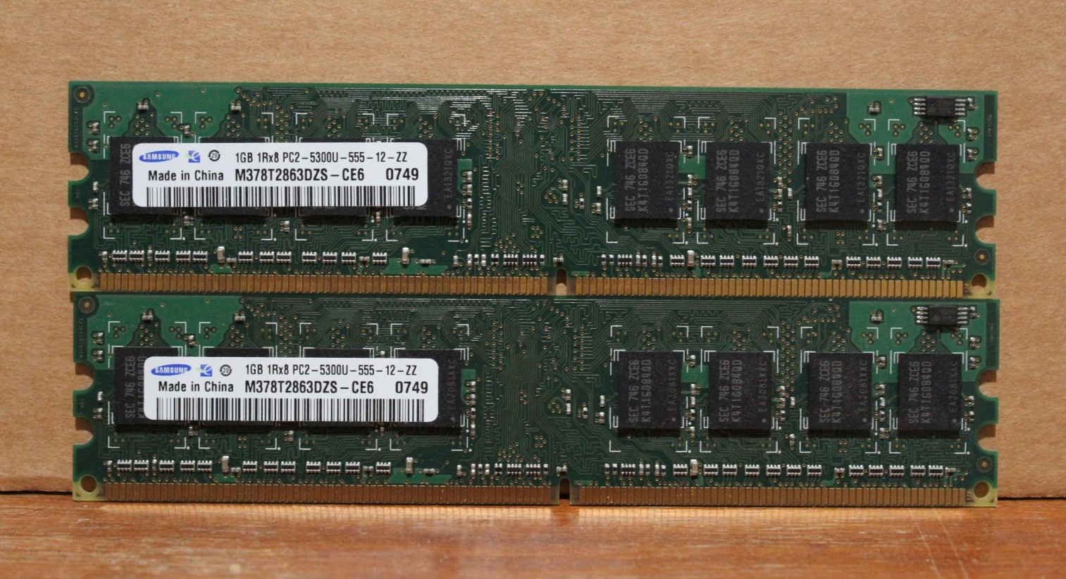 (Lot of 2) 1GB PC2-5300 SAMSUNG DDR2-667 CL5 240-Pin M378T2863DZS-CE6 DIMM