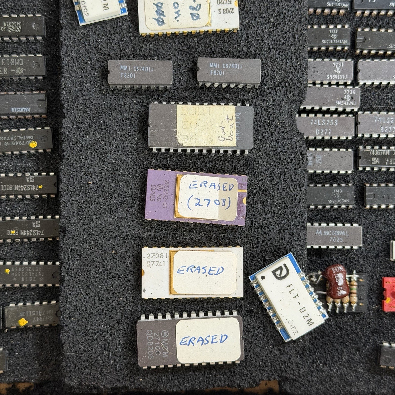 Large Lot of 150+ Vintage ICs EPROMs Logic Chips Intel Motorola NEC TI Ceramic