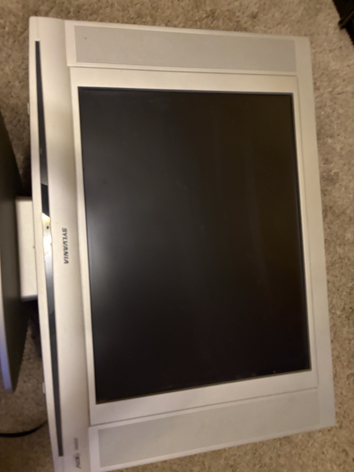 SYLVANIA LC200SL8 LCD TV EDTV 20″ Gaming Tested Works With Stand and Remote