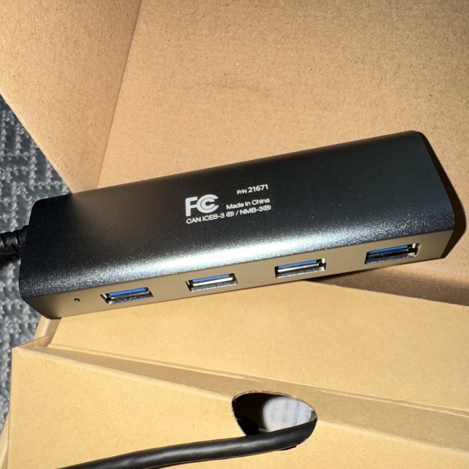 Monoprice USB 3.0 Type A 4-Port Powered Hub/Splitter Box Black 21671