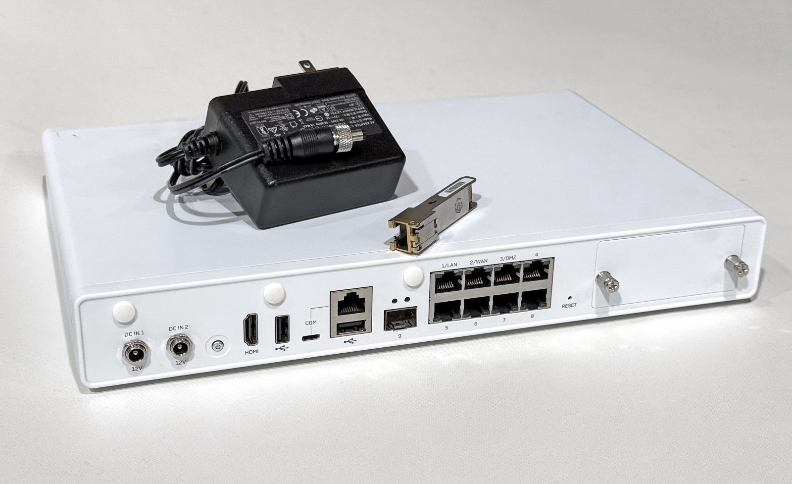 OPNsense Firewall VPN QAT AES Atom C3508 1.60GHz 8GB DDR4 64GB SSD 9x Intel NICs