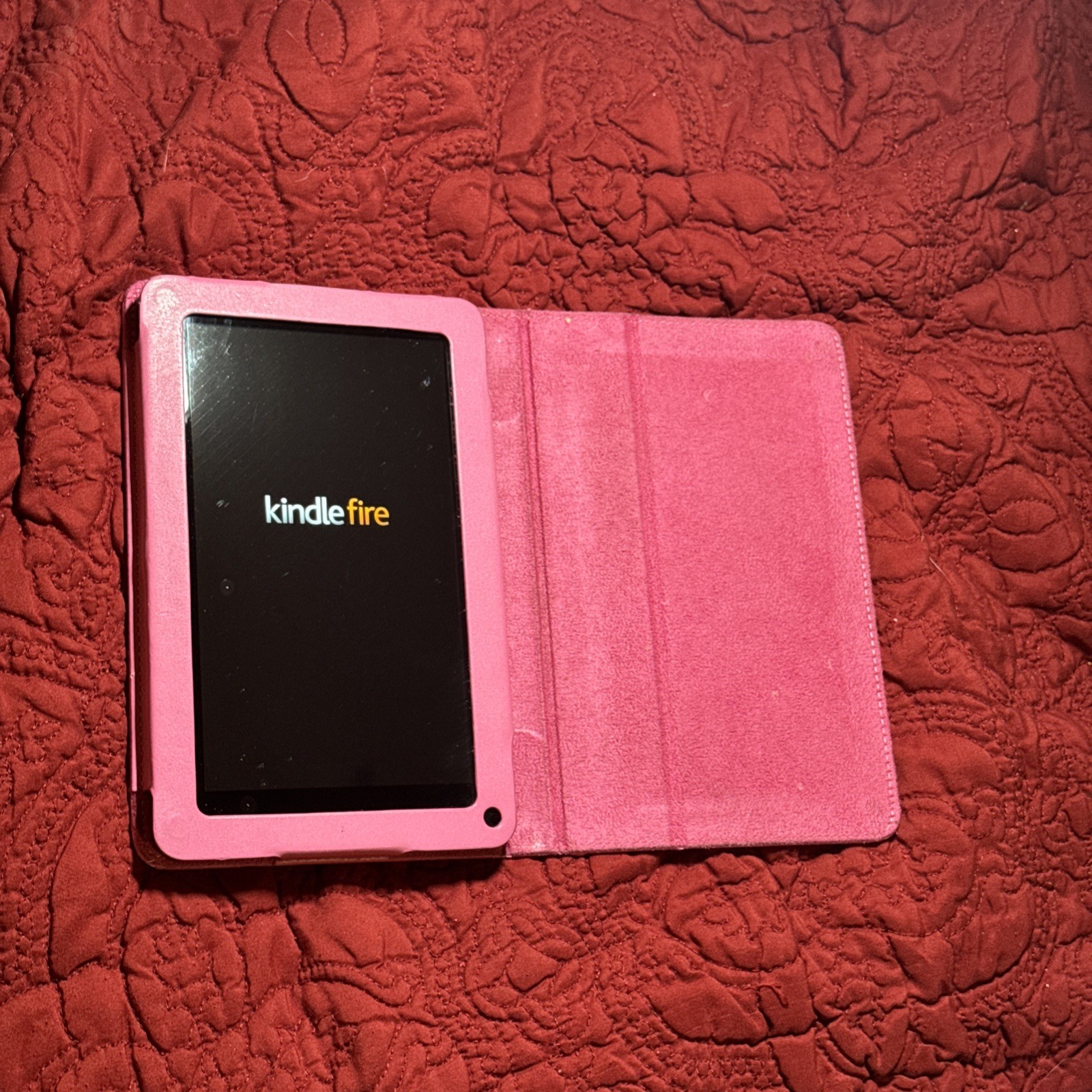Amazon Kindle Fire DO1400, Good Condition, Tested. Case bundle!