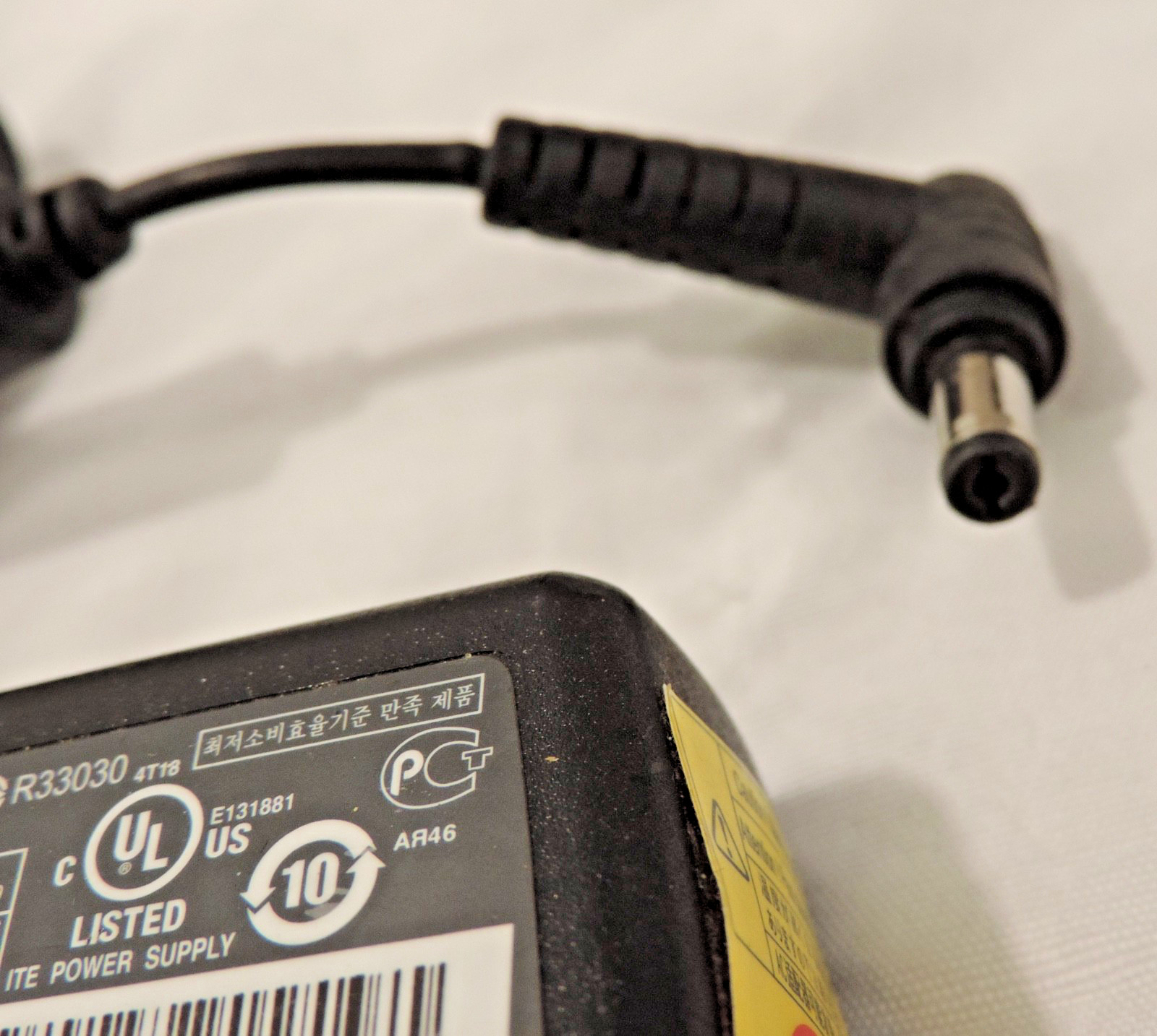 Delta AC Power Adapter ADP-40TH A, 19V,2.15A