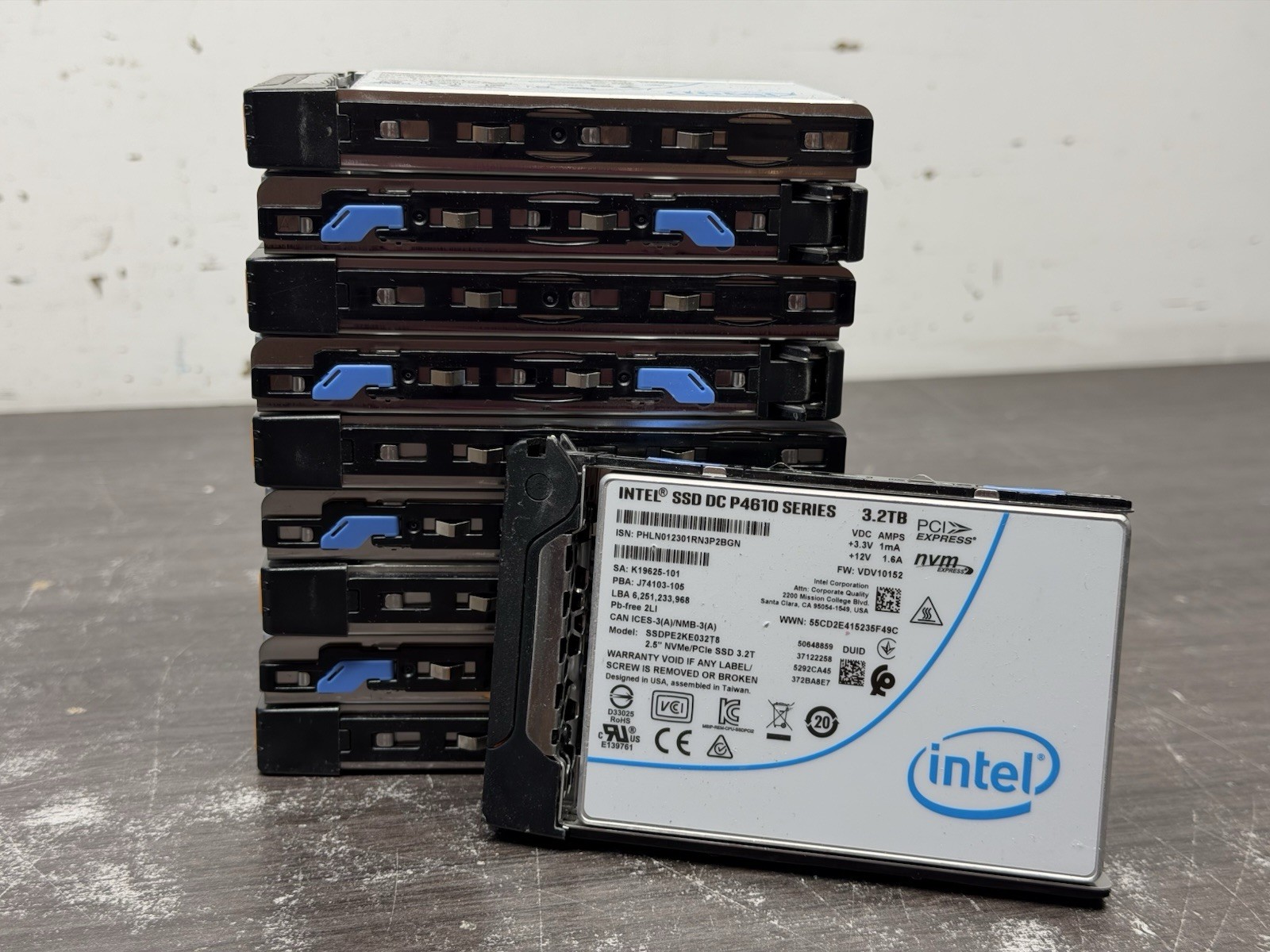 Lot Of 10 Intel DC P4610 3.2TB SSD 2.5″ SSDPE2KE032T8 (untested) – B053