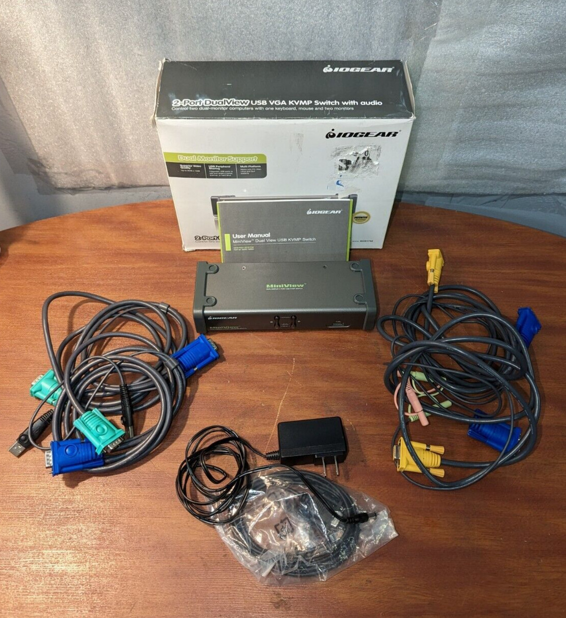 IOGEAR MiniView GCS1742 2-Port Dual View KVM Switch, “Read Description”.