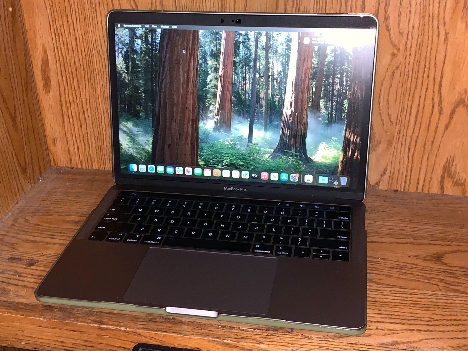 2018 Apple MacBook Pro 13″ i7 2.7GHz/16GB/512GB – (Space Gray) A1989