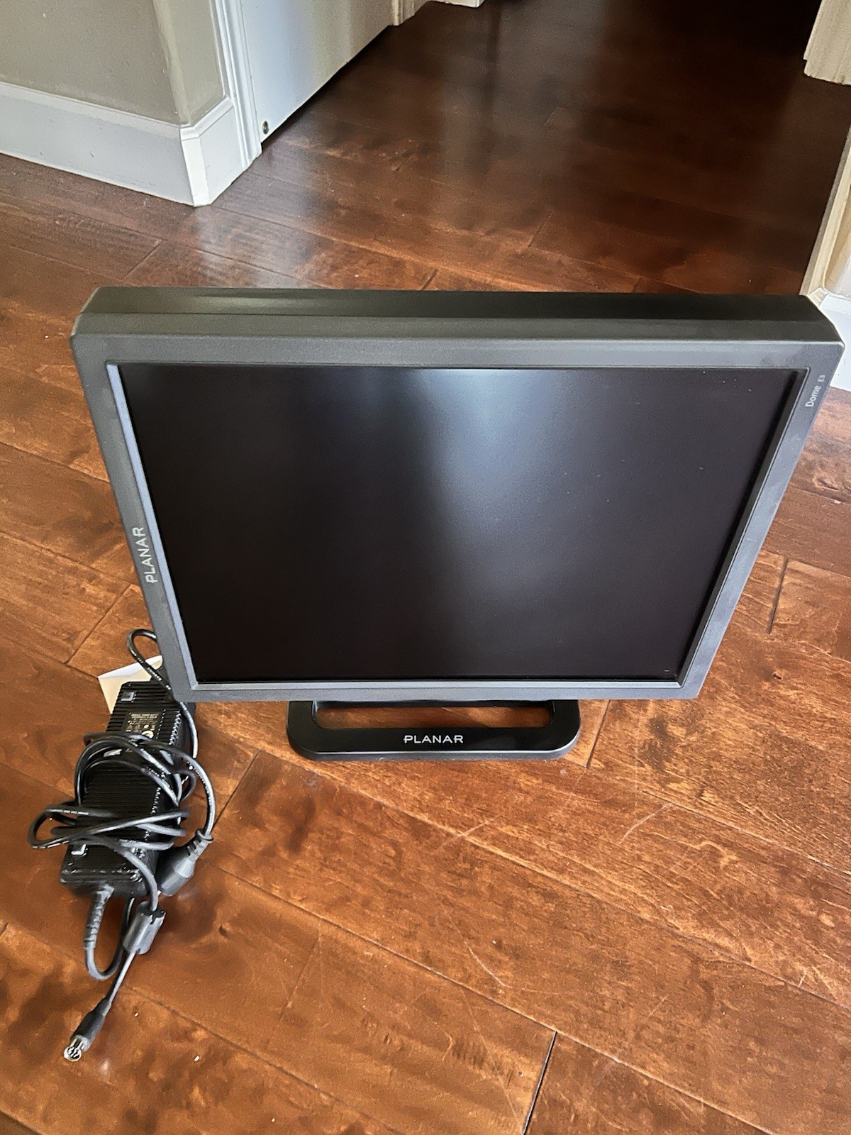 Planar Dome E3 3MP Grayscale 21″ LCD Medical Diagnostic Imaging Monitor