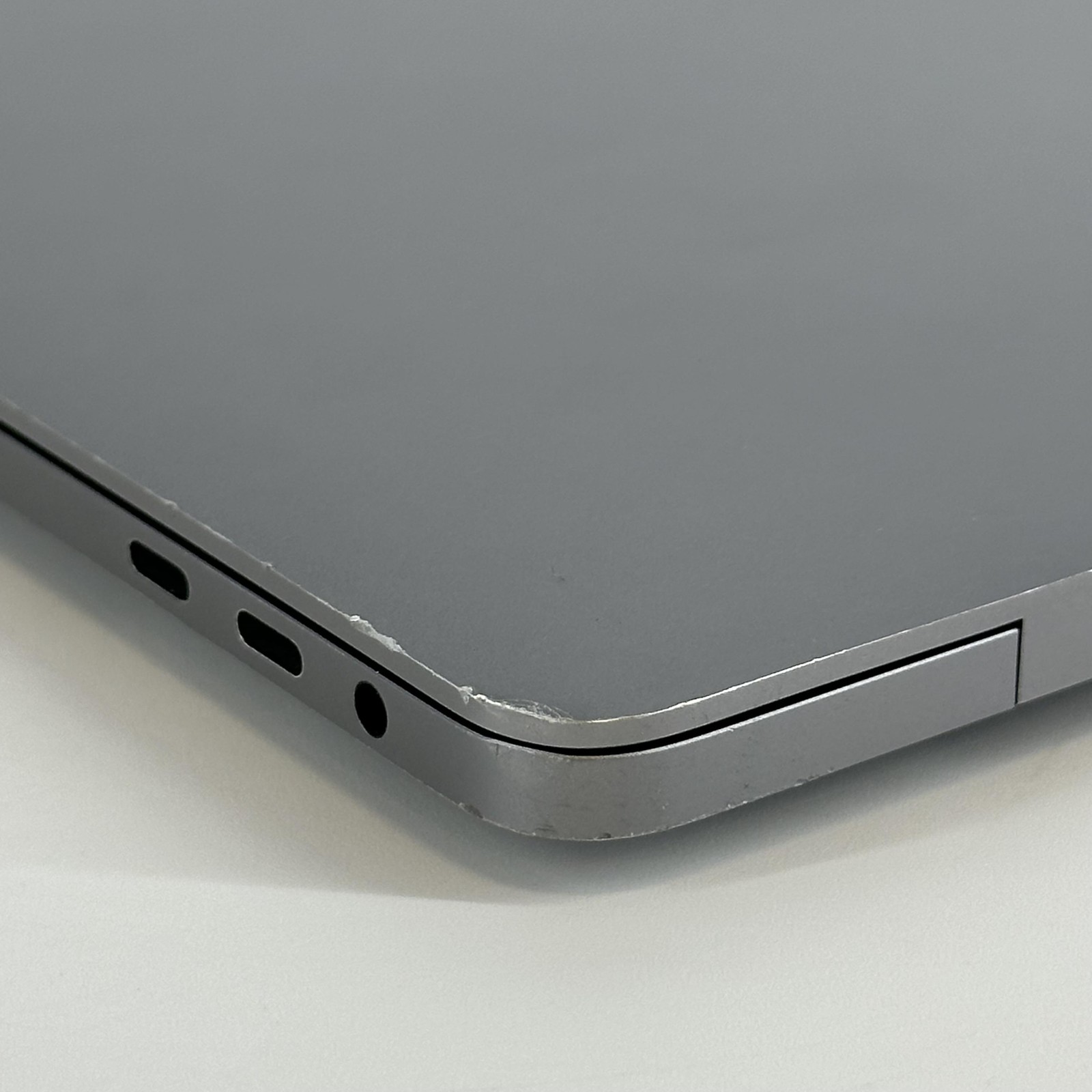 MacBook Pro 16 Touch Bar Space Gray 2019 i9 64GB 1TB Radeon Pro 5500M Bent Frame