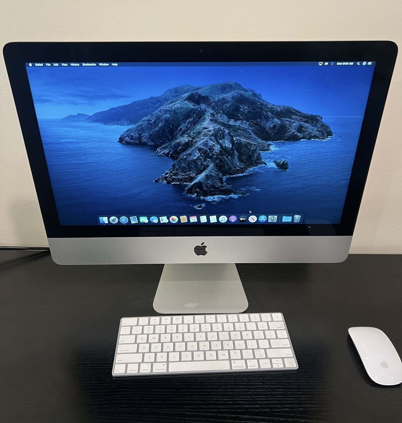 Apple iMac 21.5in Intel Core i5 2.3GHz 8GB 256GB SSD desktop not MacBook Pro