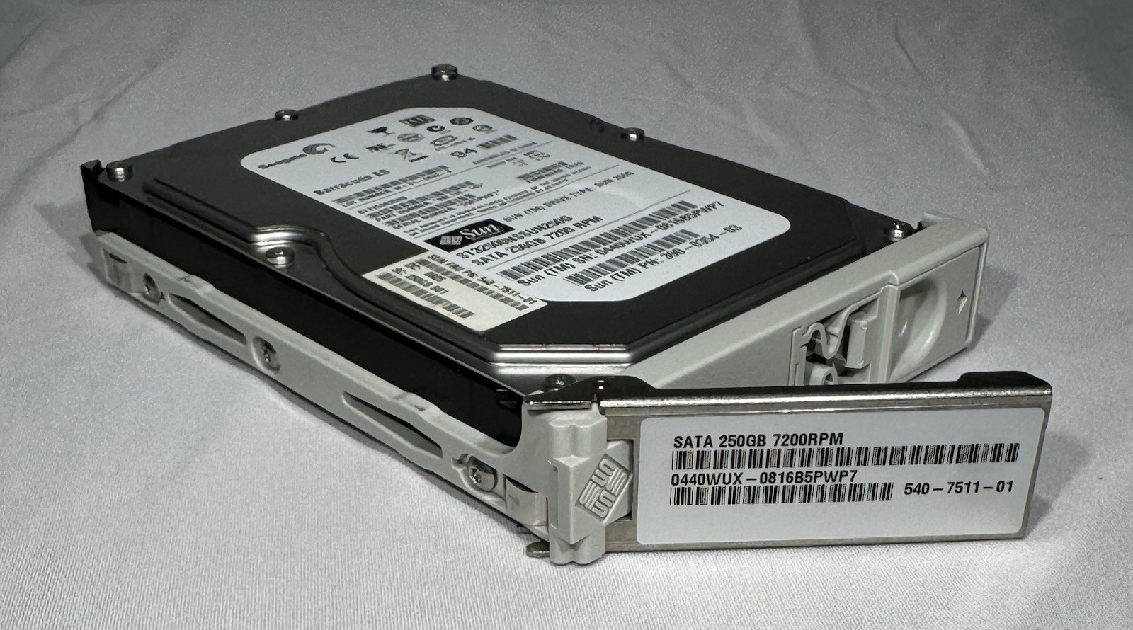 Sun 540-7511 250GB3.5″ 7200RPM SATA 3.0Gb/s HDD w/SPUD Bracket – Sun Ultra 24