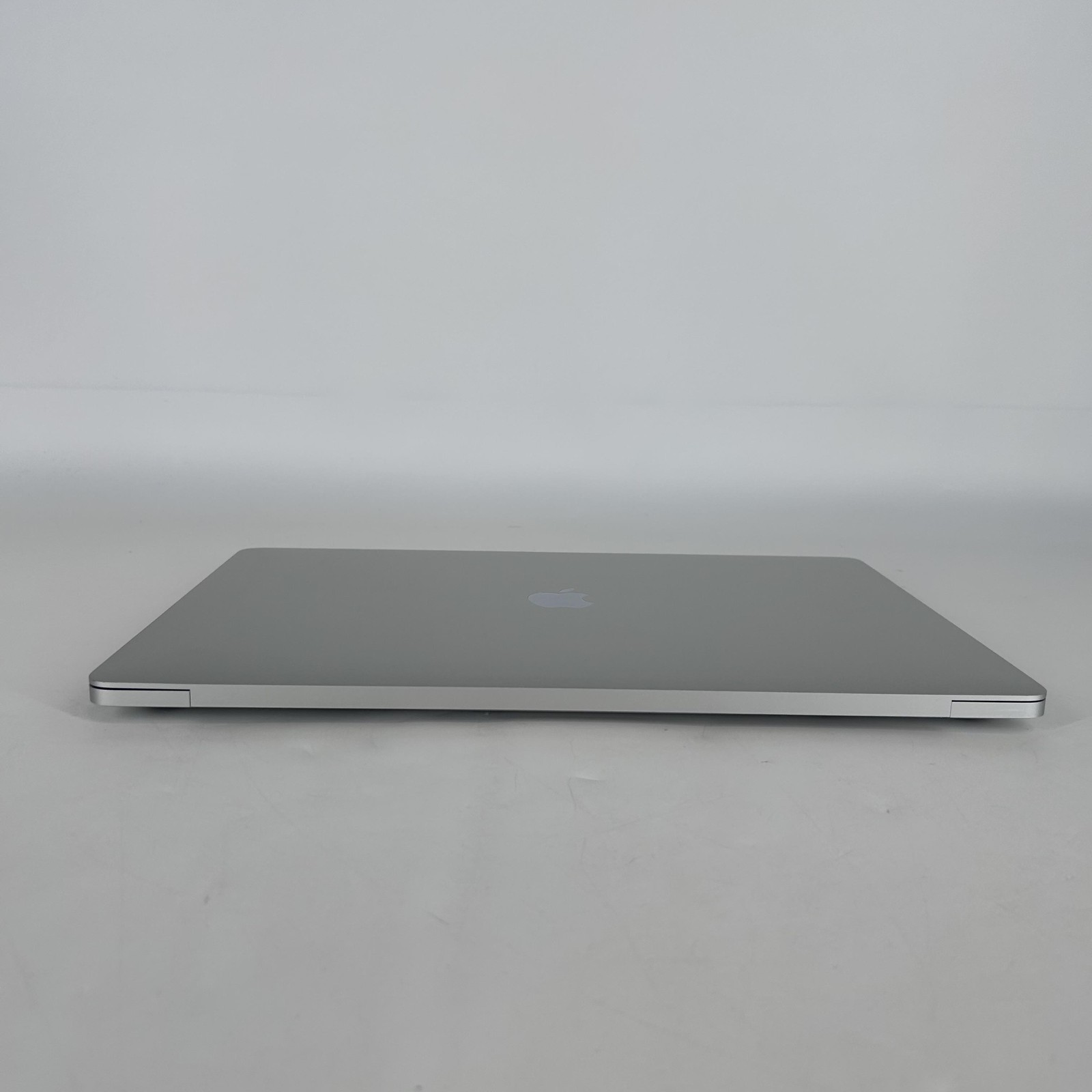 MacBook Pro 16 Touch Bar Silver 2019 2.3GHz i9 32GB 1TB SSD AMD Radeon Pro 5500M