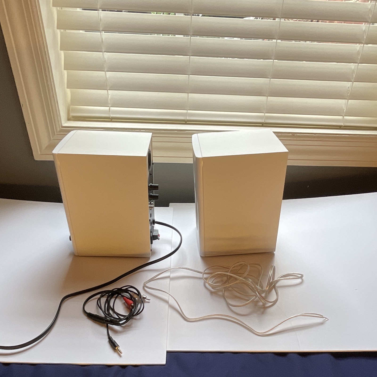 Edifier MR4 2.0 Wired Computer Speakers White AUX/RCA Volume Control