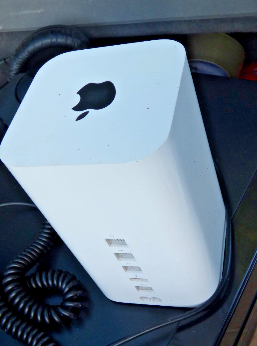 Apple AirPort Extreme Base Station Wireless Router 6th Generation (A1521)