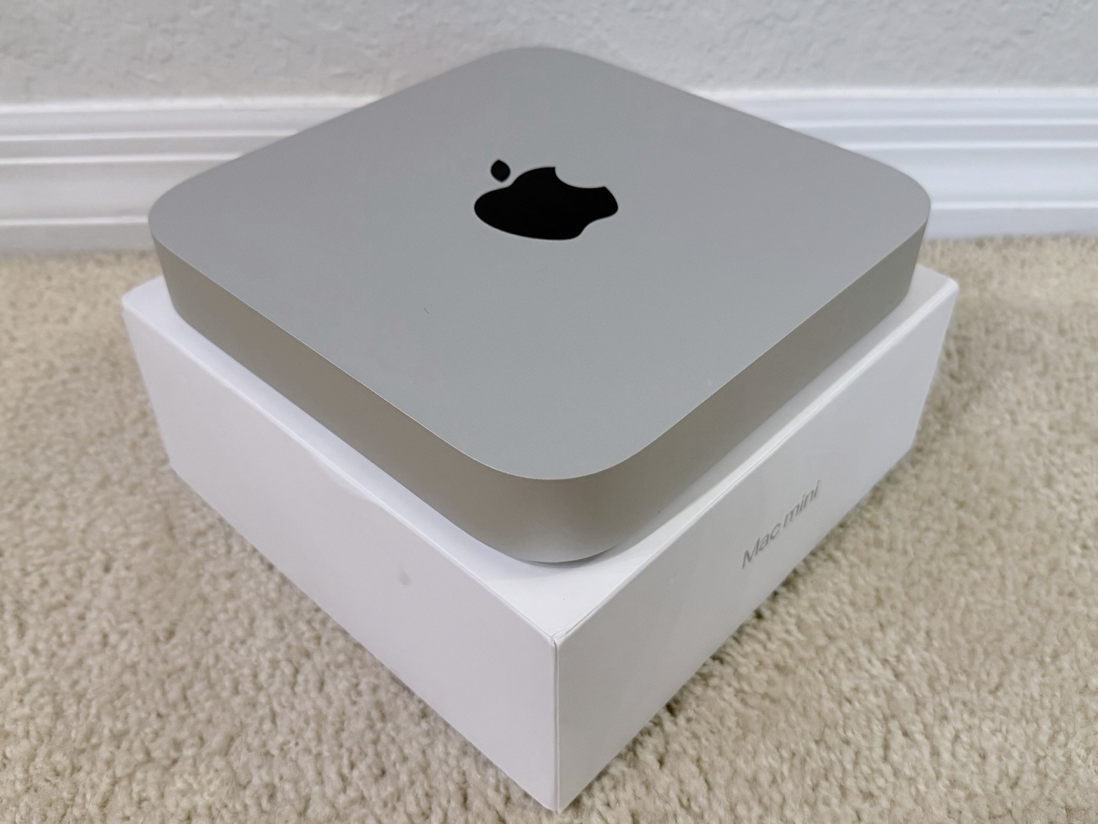 Apple Mac Mini 2023 M2 8-Core CPU 10-Core GPU 8GB 256GB SSD Silver Excellent