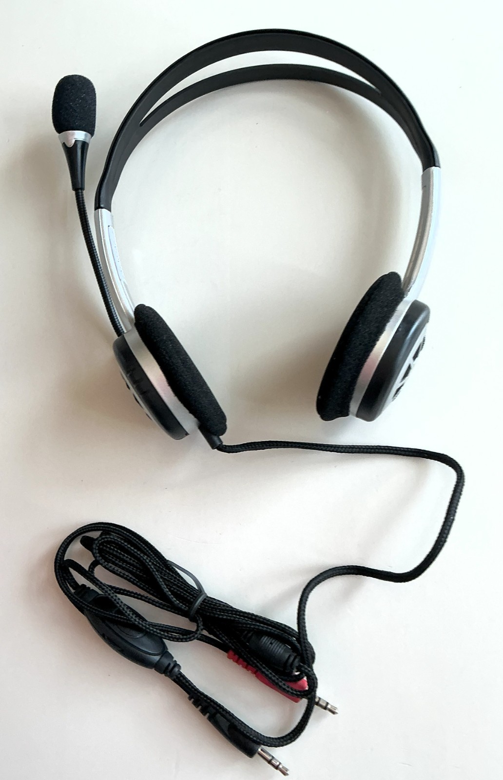 Wired Headset with Microphone – Never Used – School Issued