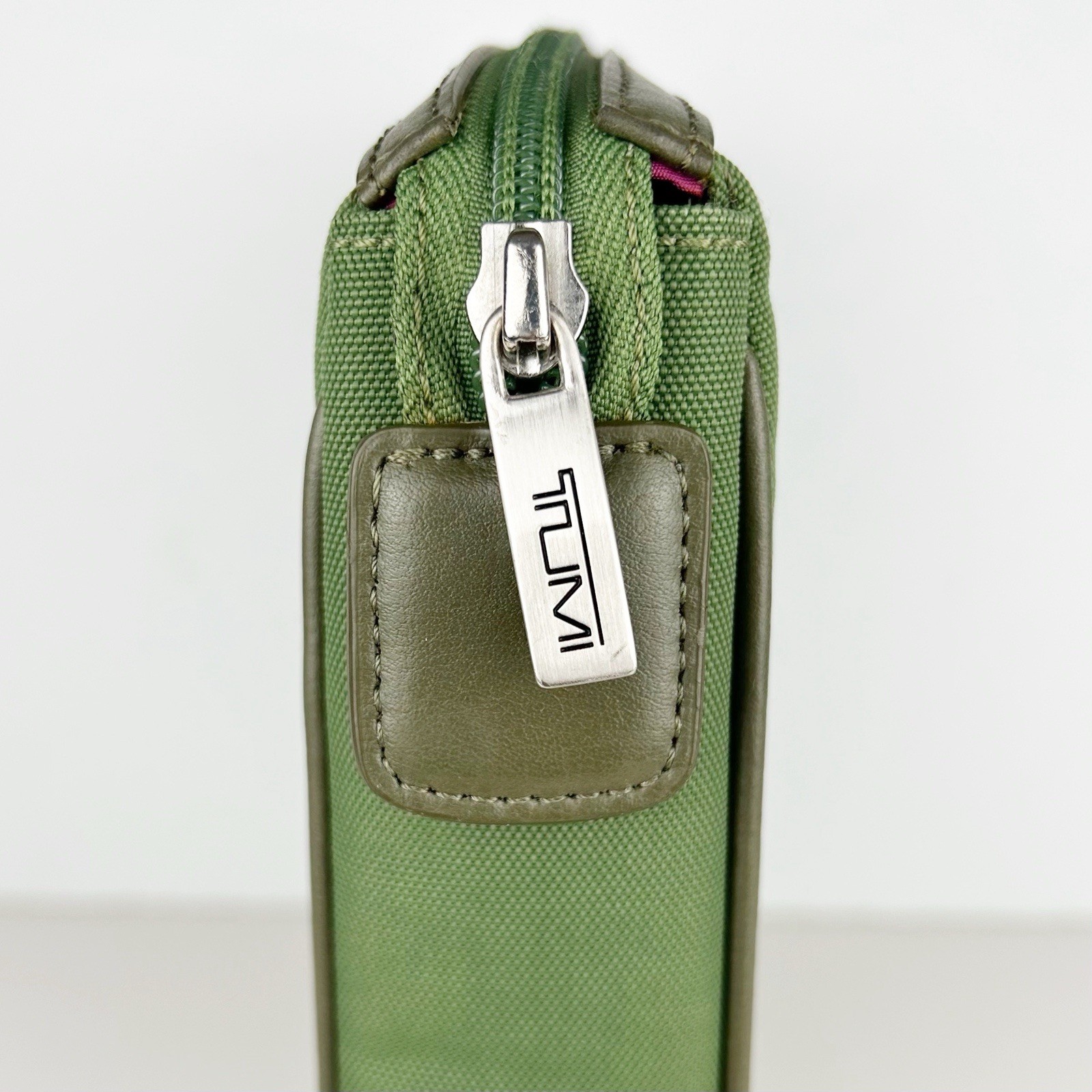 TUMI Slim Ballistic Nylon Green Padded Case Mini Laptop Tablet iPad 11 x 9 x 2
