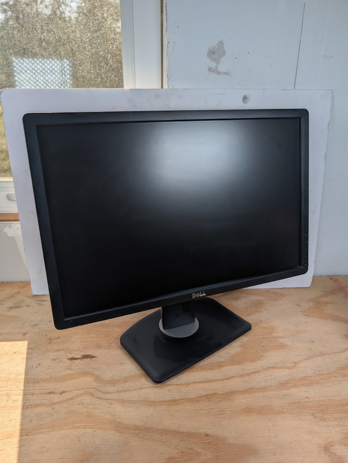 Dell P2213T 22″ LCD Monitor DisplayPort/VGA/DVI w/ USB Input MULTIPLE AVAILABLE