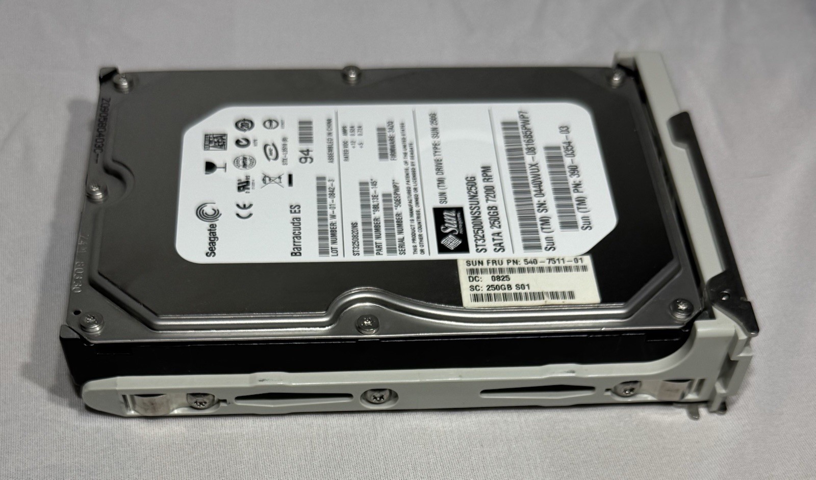 Sun 540-7511 250GB3.5″ 7200RPM SATA 3.0Gb/s HDD w/SPUD Bracket – Sun Ultra 24