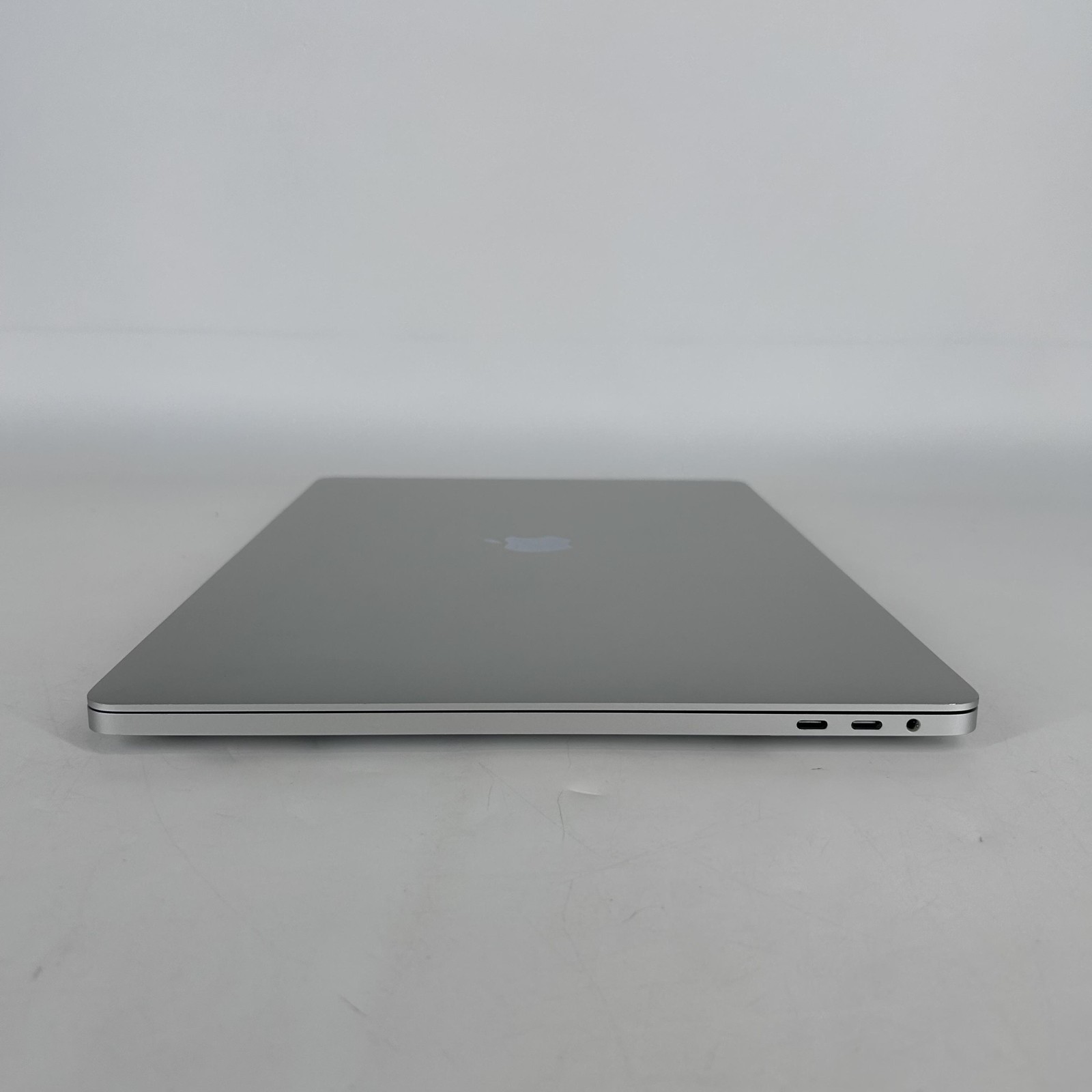 MacBook Pro 16 Touch Bar Silver 2019 2.3GHz i9 32GB 1TB SSD AMD Radeon Pro 5500M
