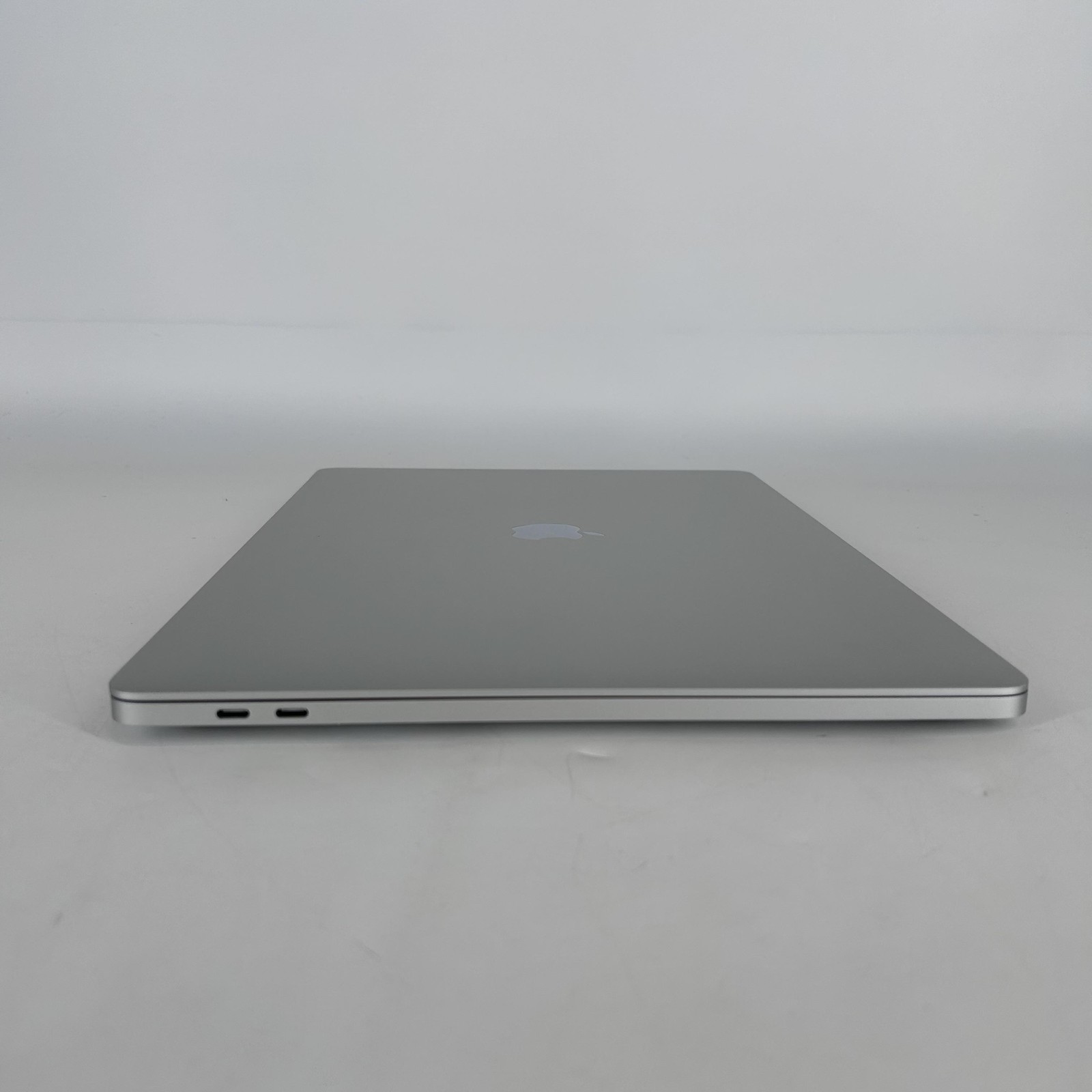 MacBook Pro 16 Touch Bar Silver 2019 2.3GHz i9 32GB 1TB SSD AMD Radeon Pro 5500M