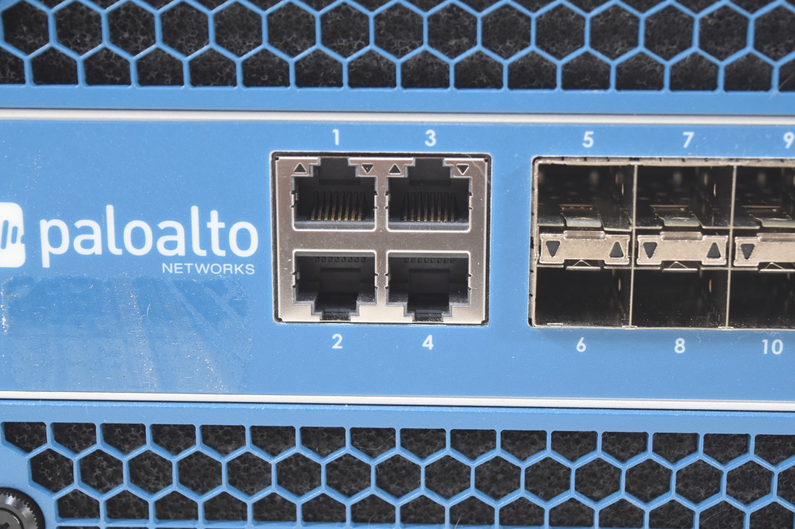 Palo Alto PA-5220 ML-Powered NGFW with Drives