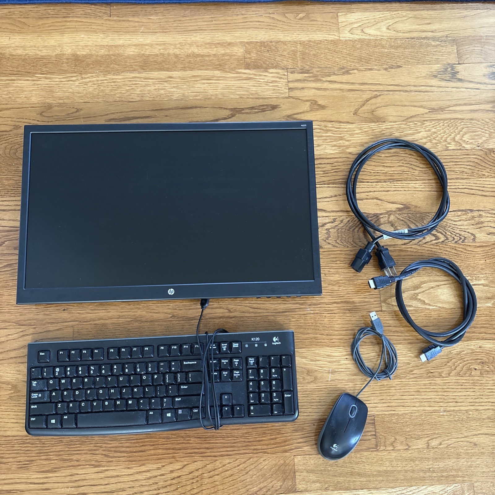 Computer monitor hp n223 (21.5 inchs) bundle – great condition