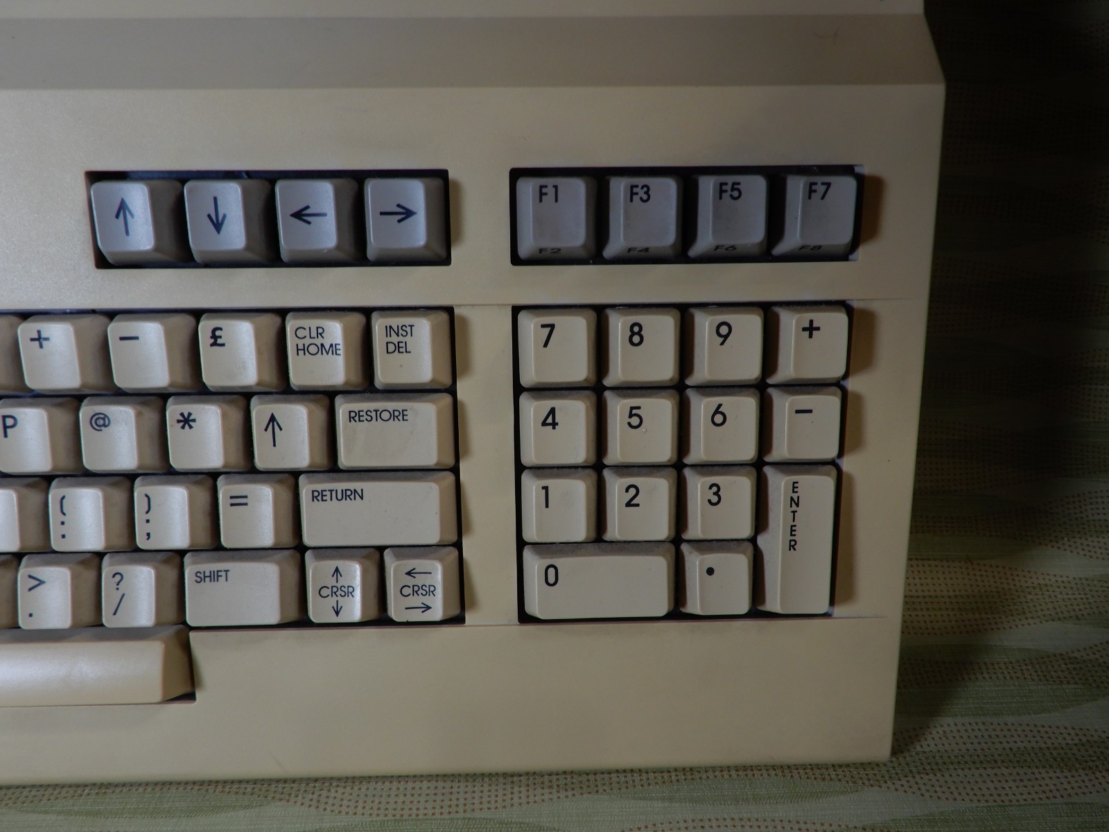 Commodore 128 Vintage Computer Untested Good Physical Condition Oct 1985