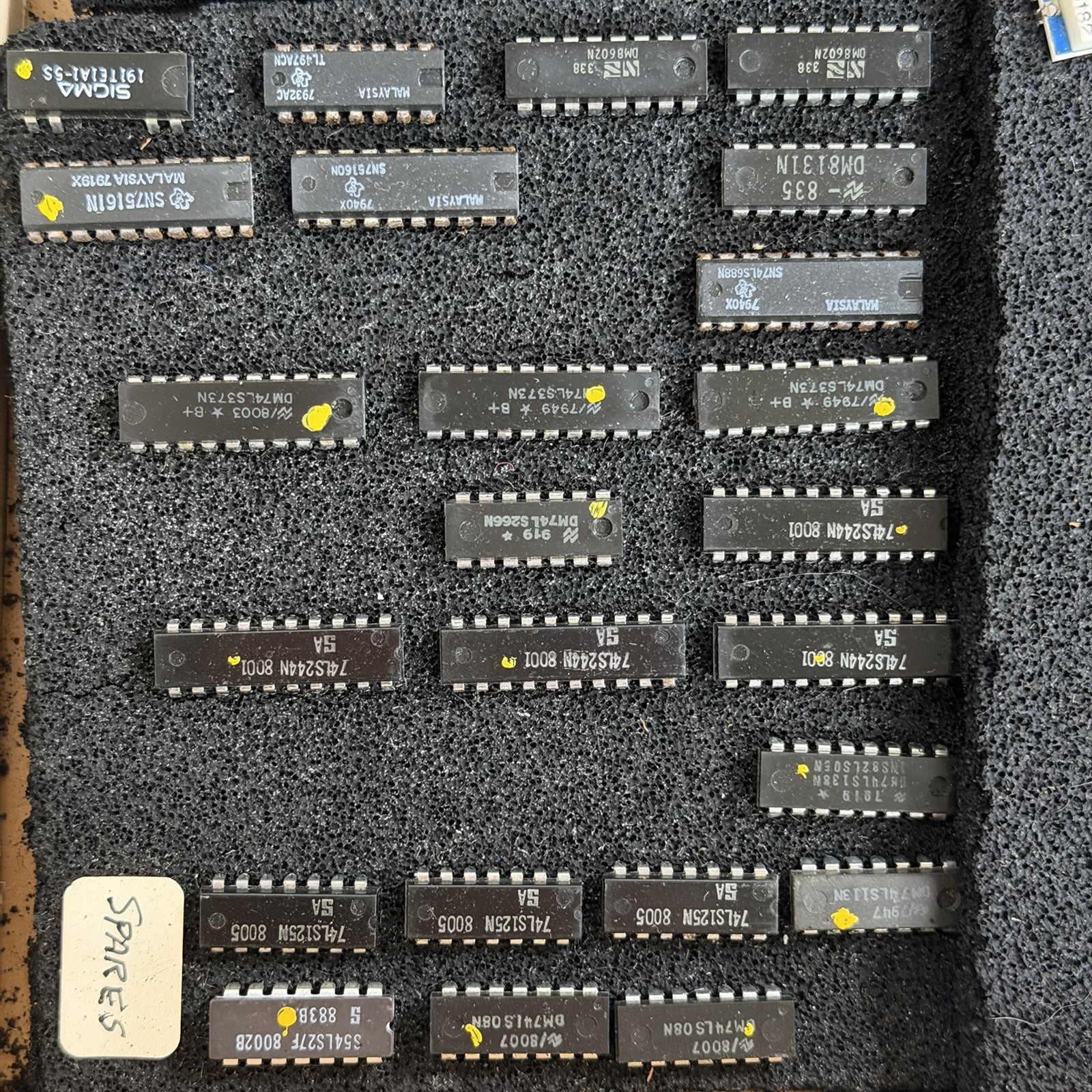 Large Lot of 150+ Vintage ICs EPROMs Logic Chips Intel Motorola NEC TI Ceramic