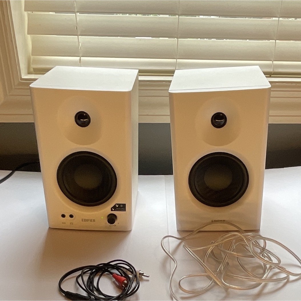 Edifier MR4 2.0 Wired Computer Speakers White AUX/RCA Volume Control