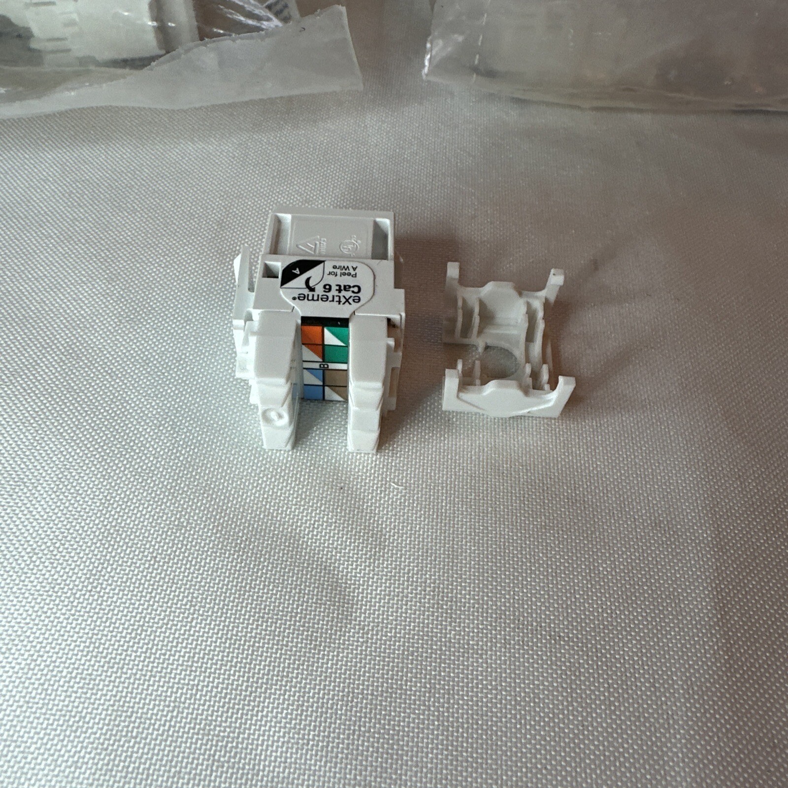 Lot of 3 – 61110-RW6 Cat 6 Leviton Extreme QuickPort 110 Jack, White 2 New