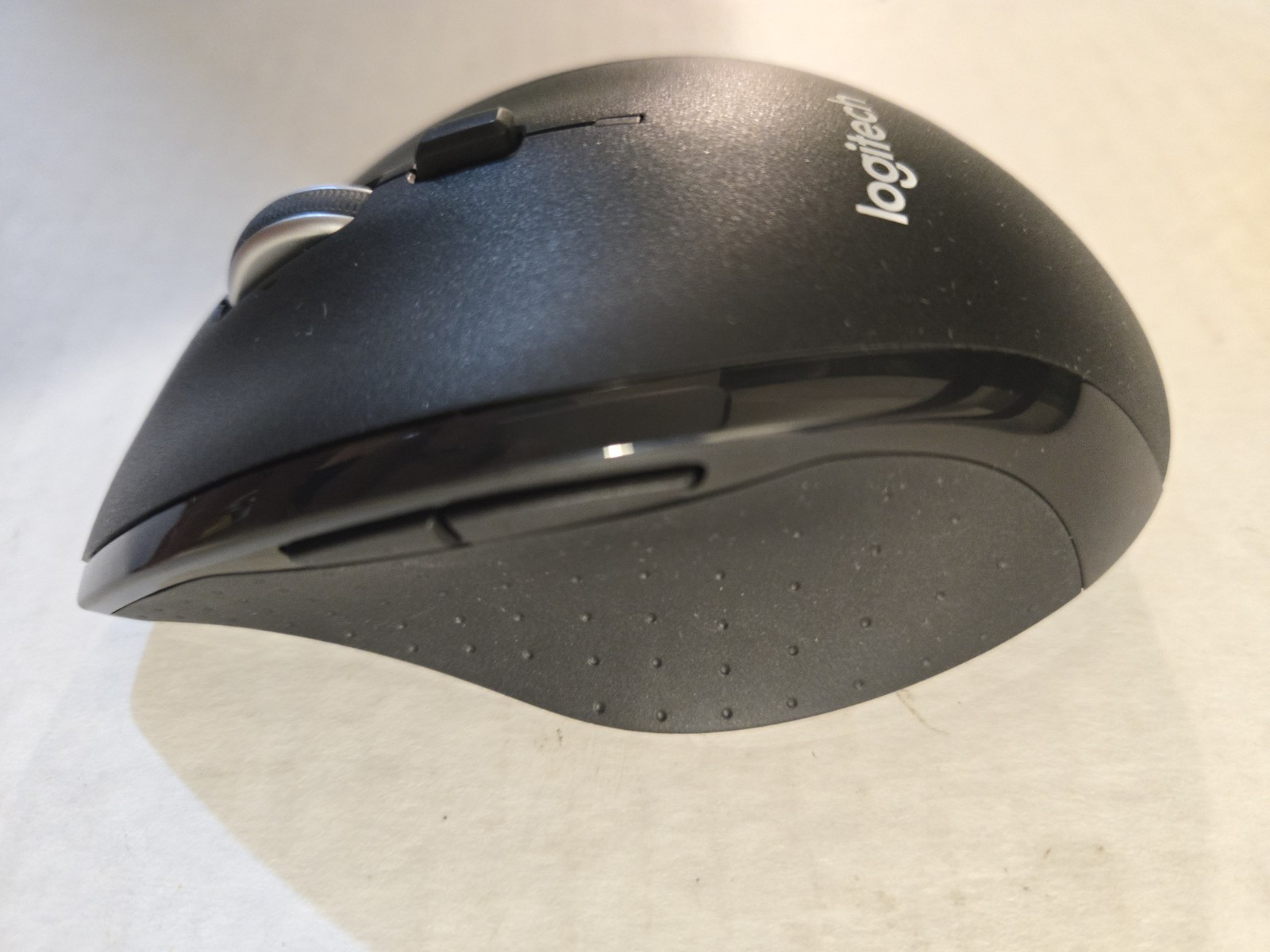 Logitech M705 Wireless USB Optical Mouse Black Ergonomic PC Mac with Receiver
