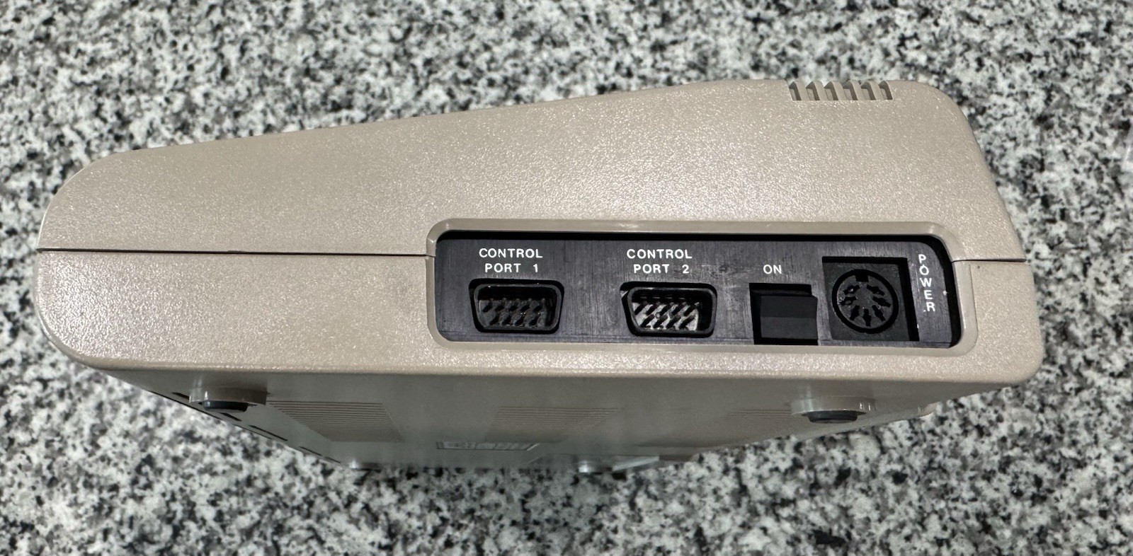 Commodore 64 – Works, No SID Chip, 5 Pin Video