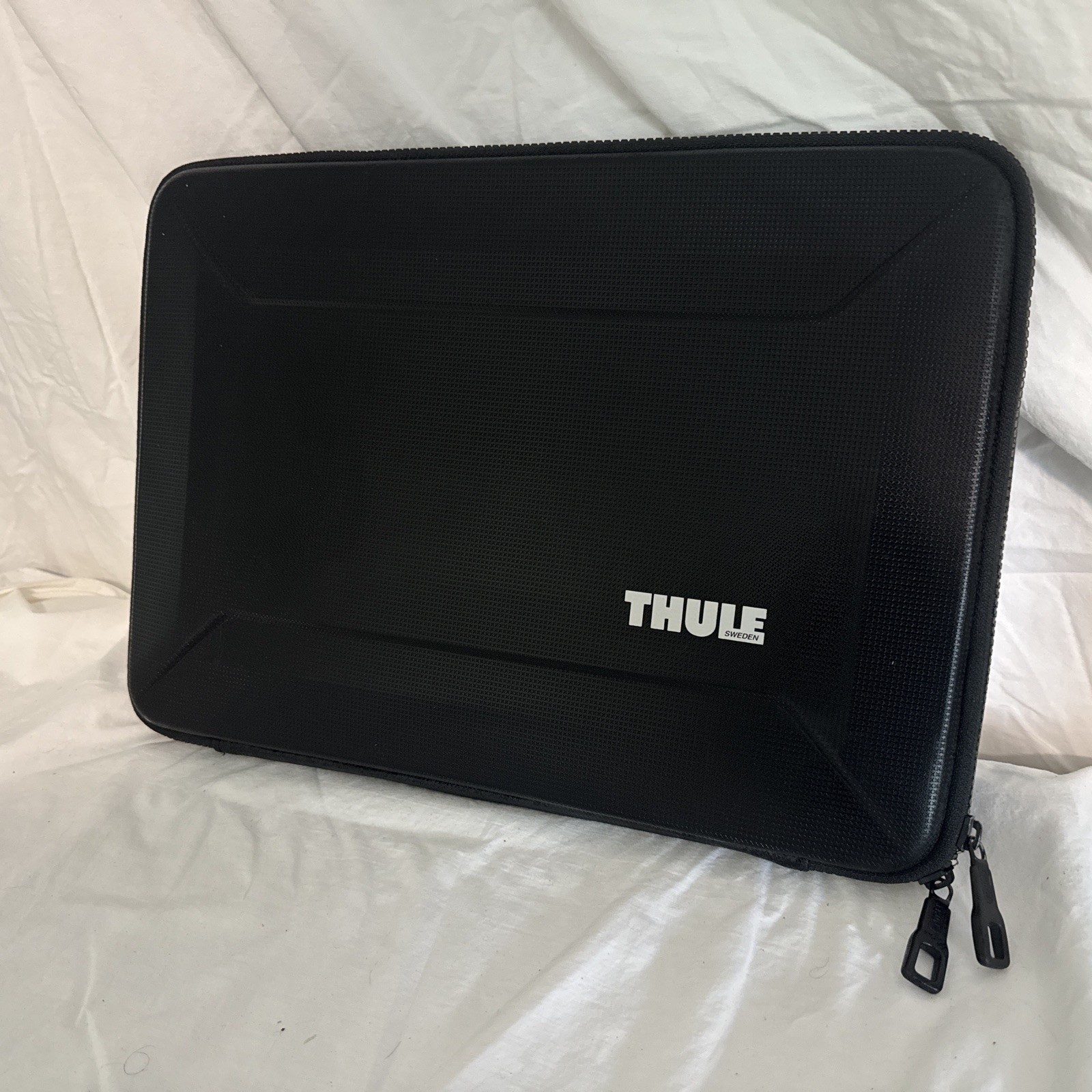 Thule – Gauntlet Laptop Sleeve Laptop Case for 16” Apple MacBook Pro