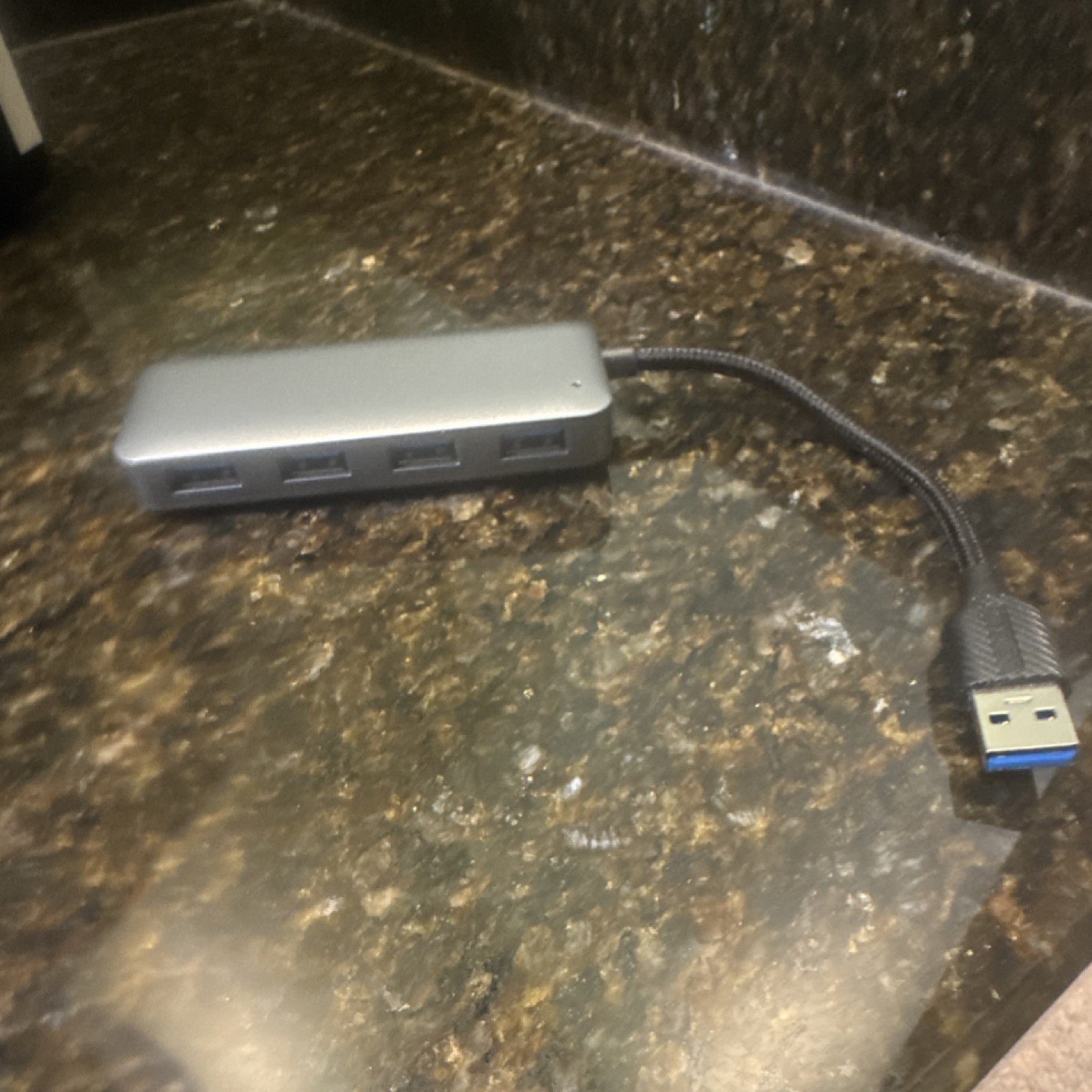 Insignia USB 3.0 4-Port Portable Hub/Splitter Box Gray Type A Male Connector