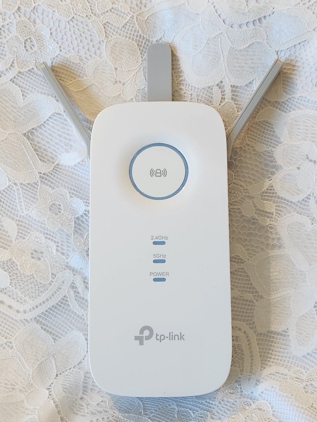 TP-LINK WiFi Signal Extender. 2,800 Sq ft/Max Speed 1,900 Mbps, + COVERAGE