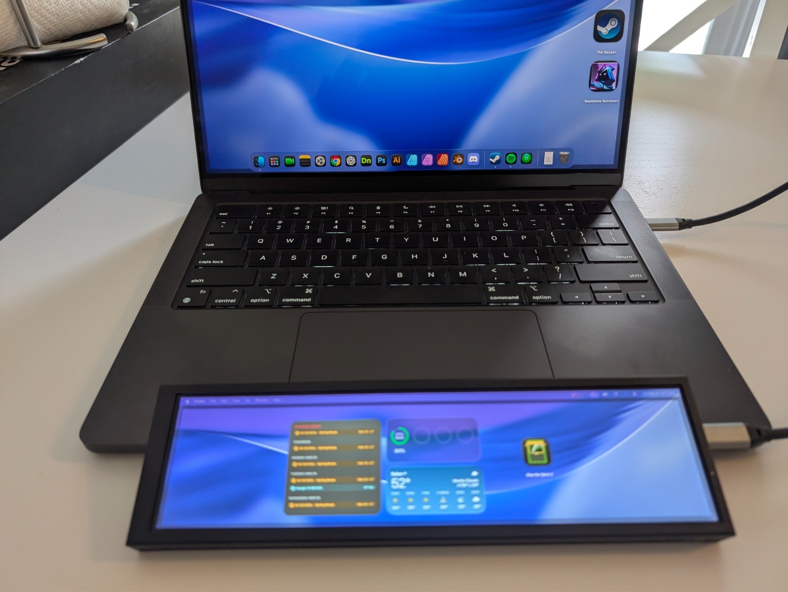 8.8″ Small portable USB-C IPS monitor