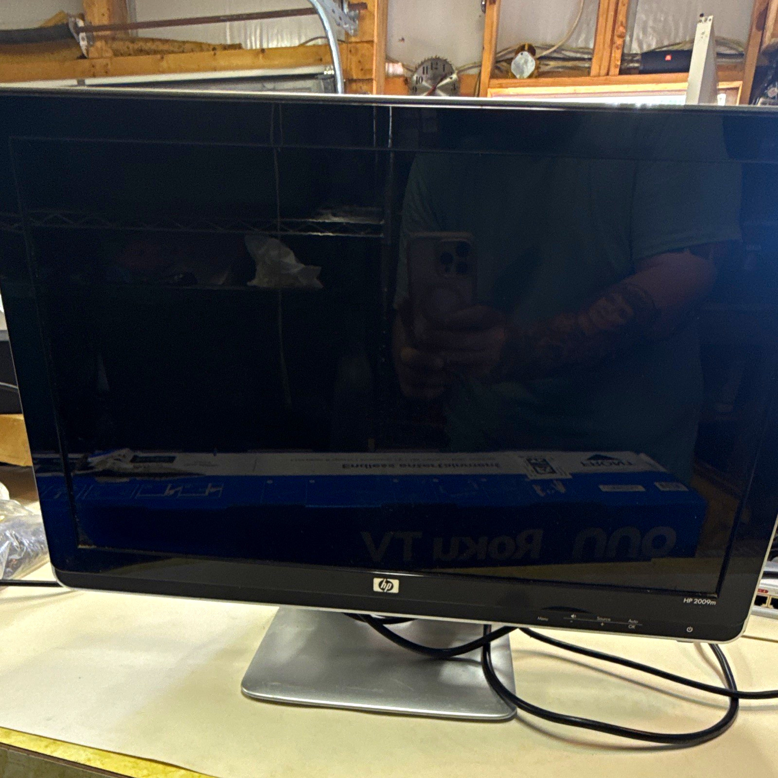 HP 2009m 20″ LCD Monitor w/ Stand 1600×900 16:9 Black