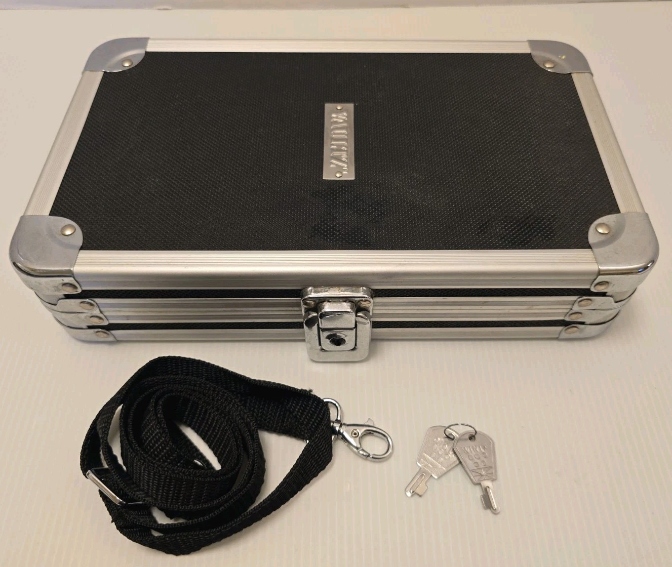 Vaultz Locking CD DVD 48 Capacity Hard Storage Case Black Silver VZ01137