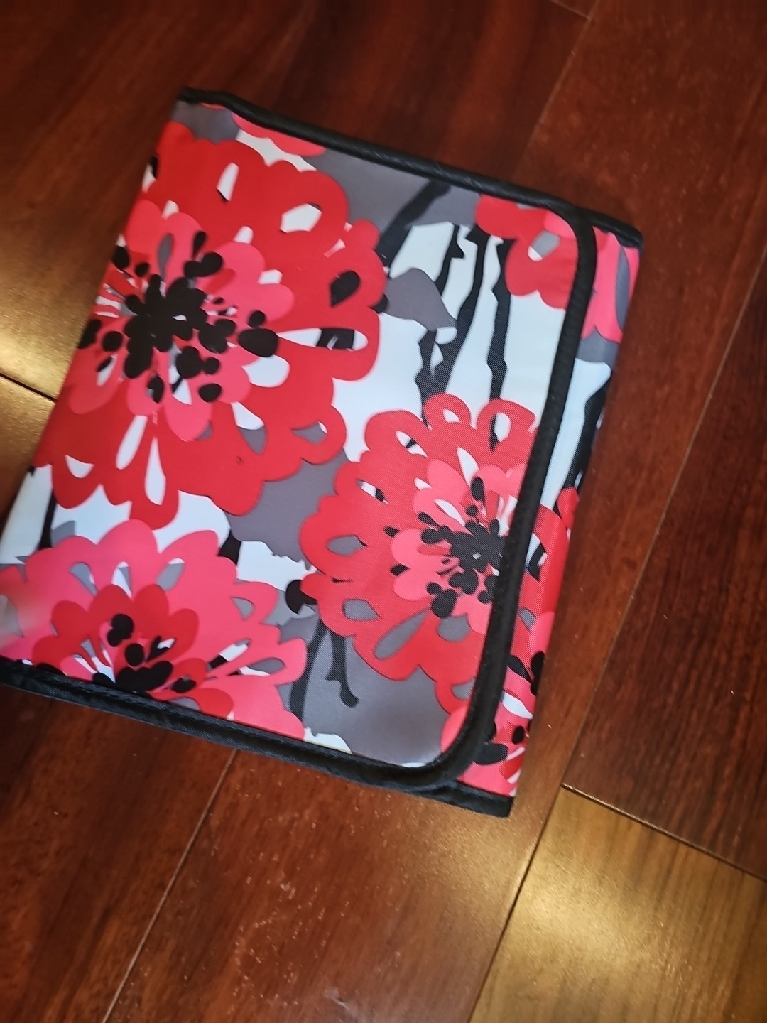 Thirty One Black RED Floral Tote a Tablet Case iPad 9×7 With Pockets & Paper