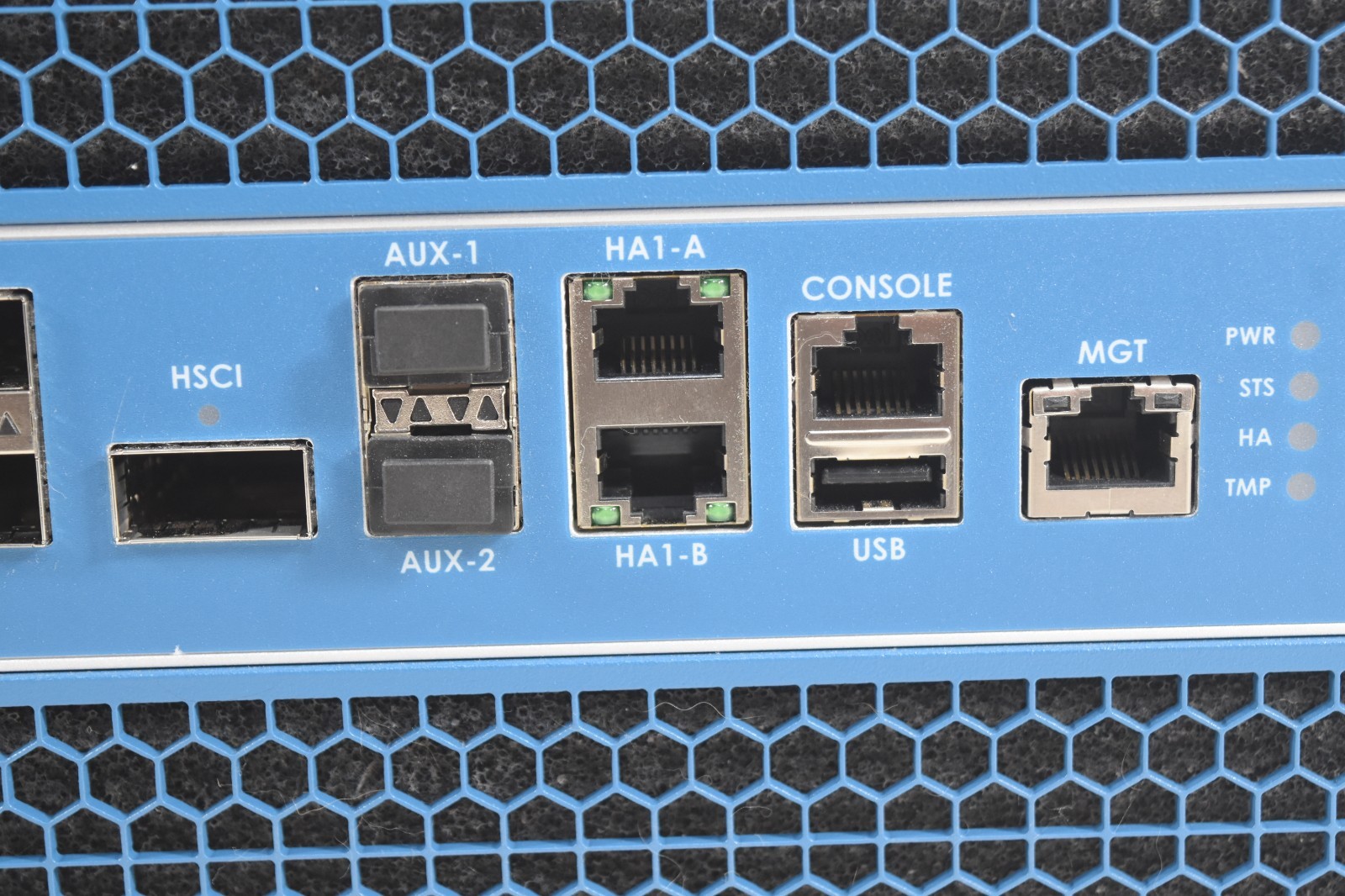 Palo Alto PA-5220 ML-Powered NGFW with Drives