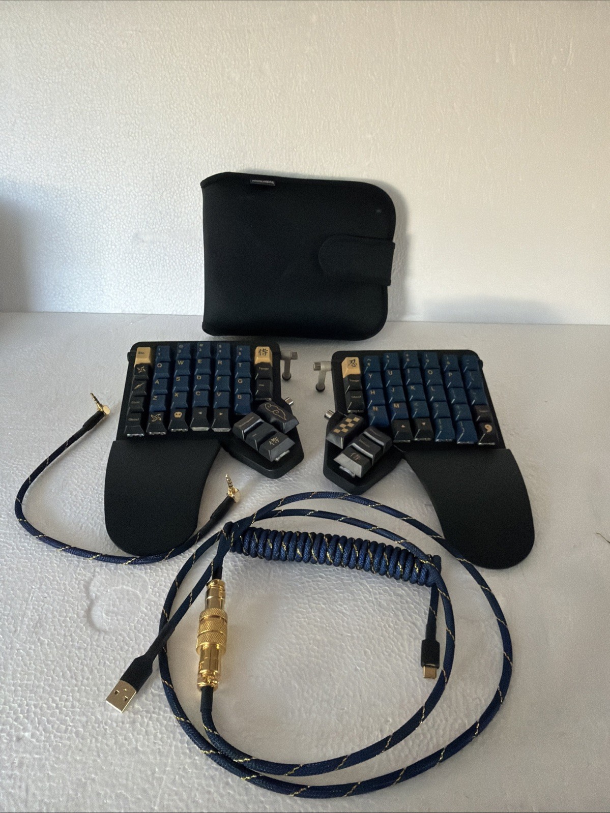 ZSA Moonlander Mark I Split Keyboard Black ,Blue Gold Keys