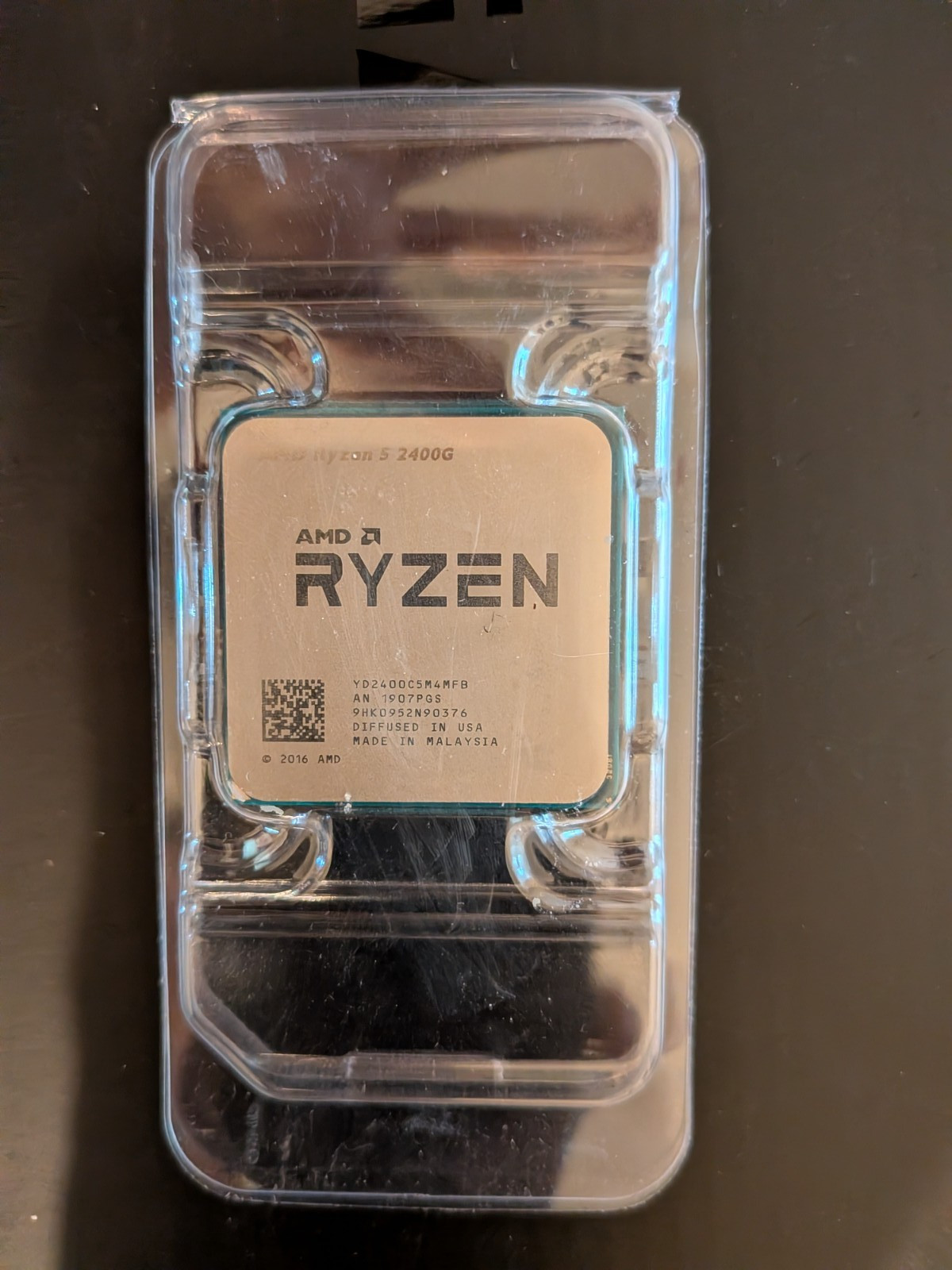 AMD Ryzen 5 2400G – 3.6GHz Quad Core Eight Thread (YD2400C5M4MFB) Processor AM4