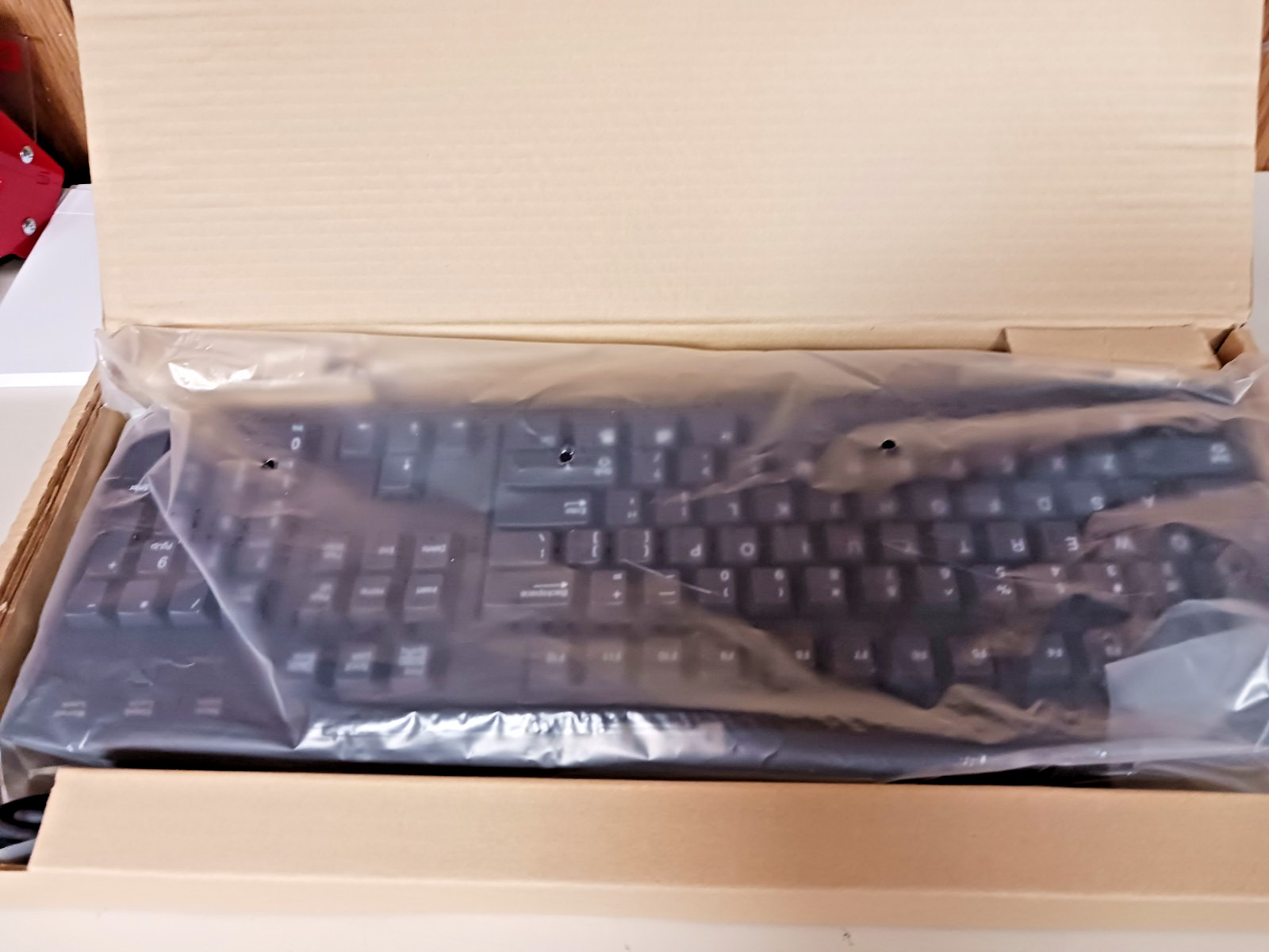 Dell RT7D20 Wired PS/2 Keyboard #04N454 NEW