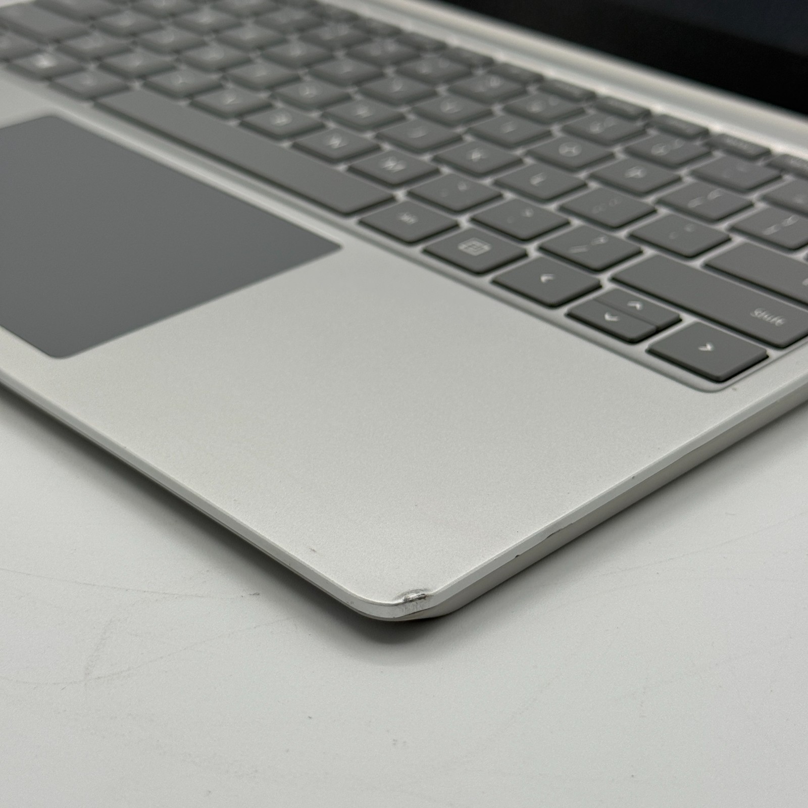 Microsoft Surface Laptop Go 1943 12.4″ i5-1035G 1 1.0GHz 4GB RAM 64GB SSD W.AC