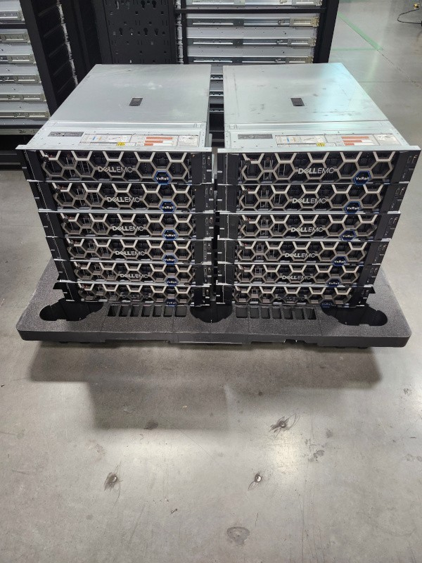 Dell R750xd 24SFF Server 2x Gold 6330 56-Core 2.00GHz 512GB RAM 8x NVMe Slots
