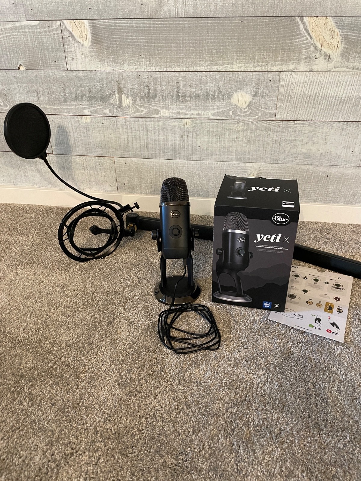 Blue Yeti Boom with microphone and pop filter