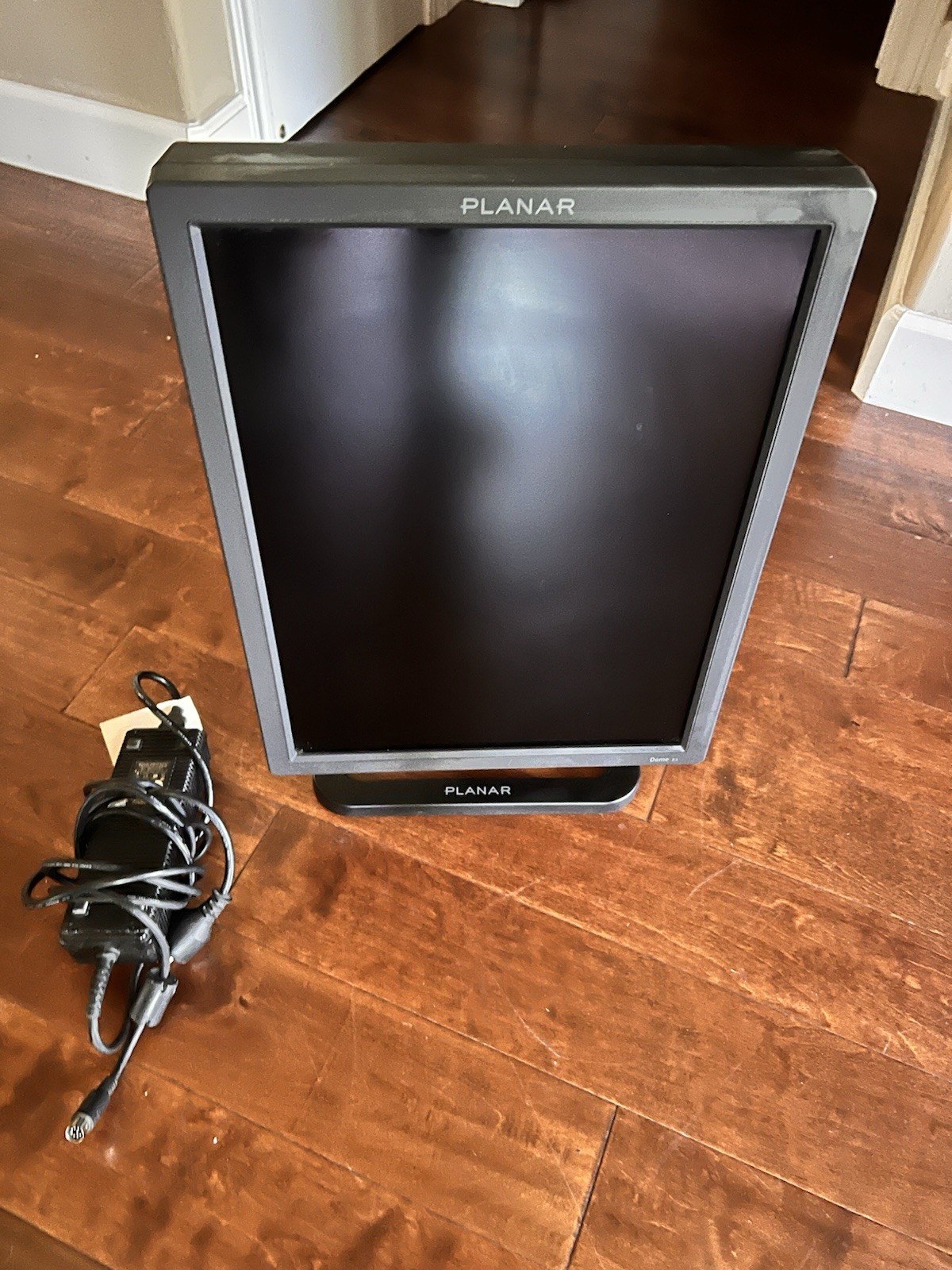 Planar Dome E3 3MP Grayscale 21″ LCD Medical Diagnostic Imaging Monitor
